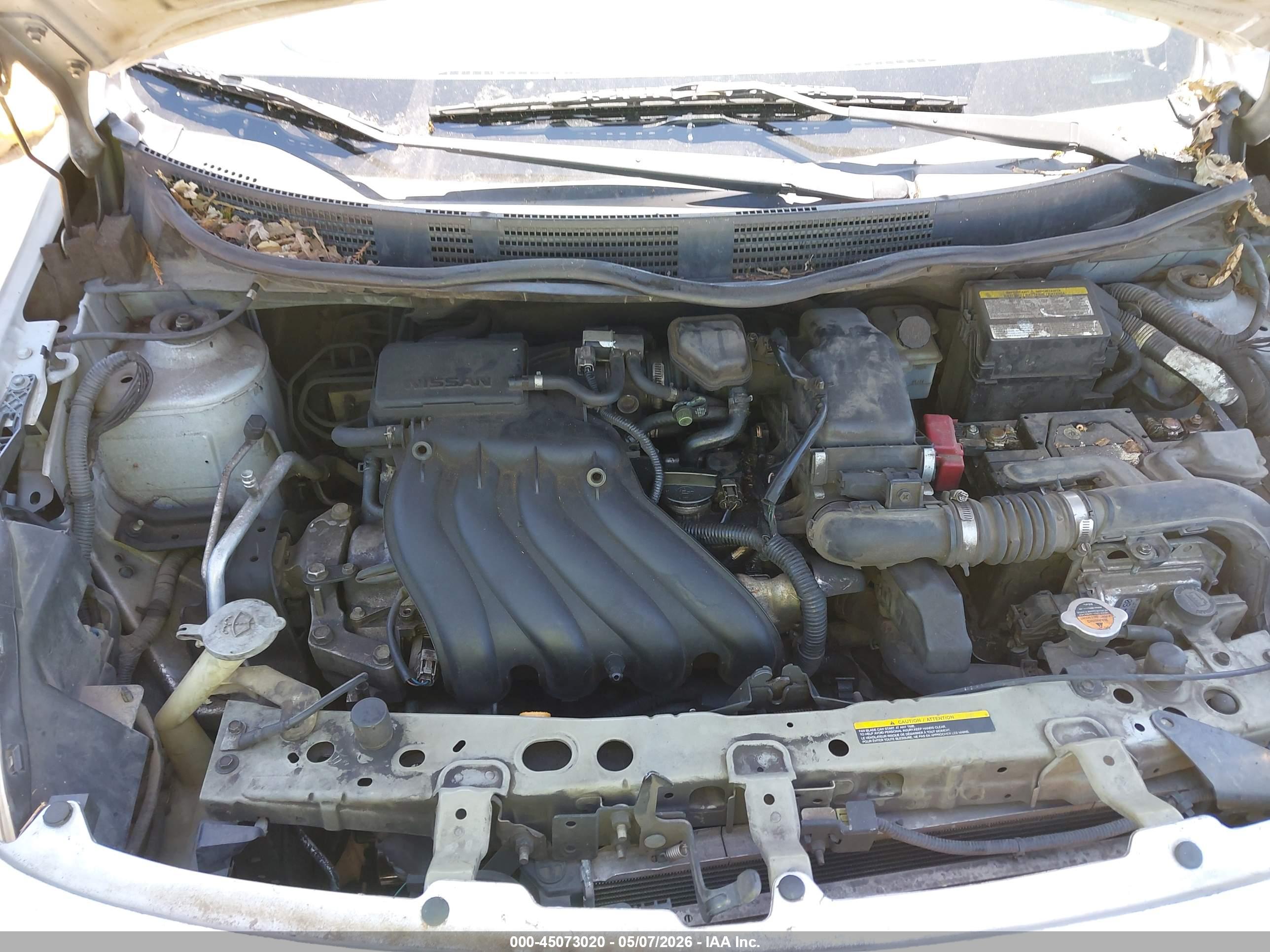 NISSAN VERSA image 10