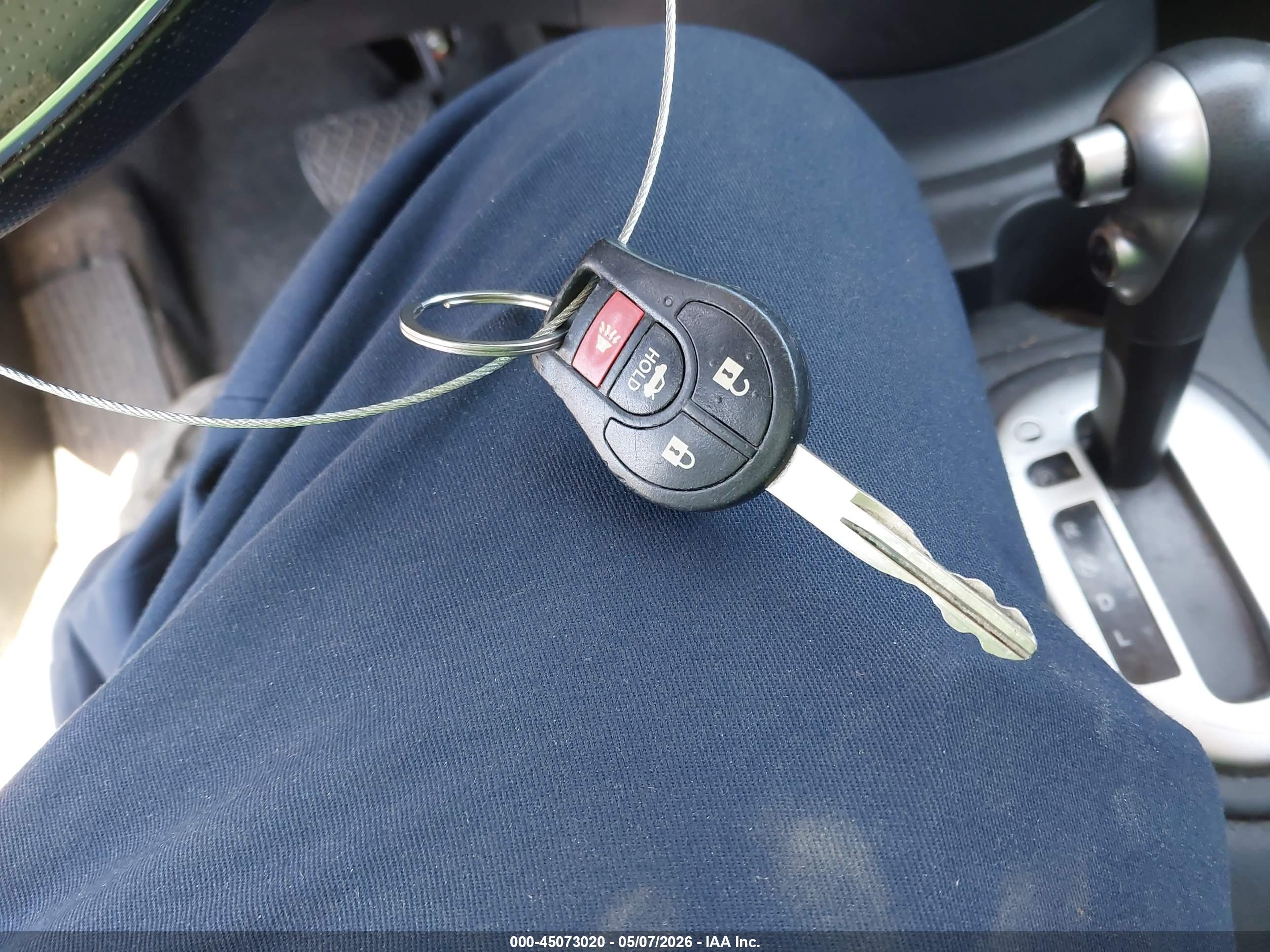 NISSAN VERSA image 11