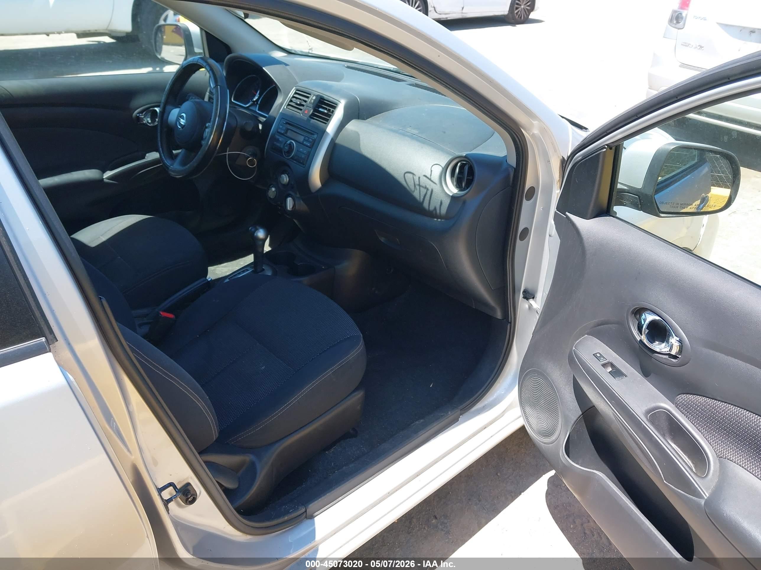 NISSAN VERSA image 5