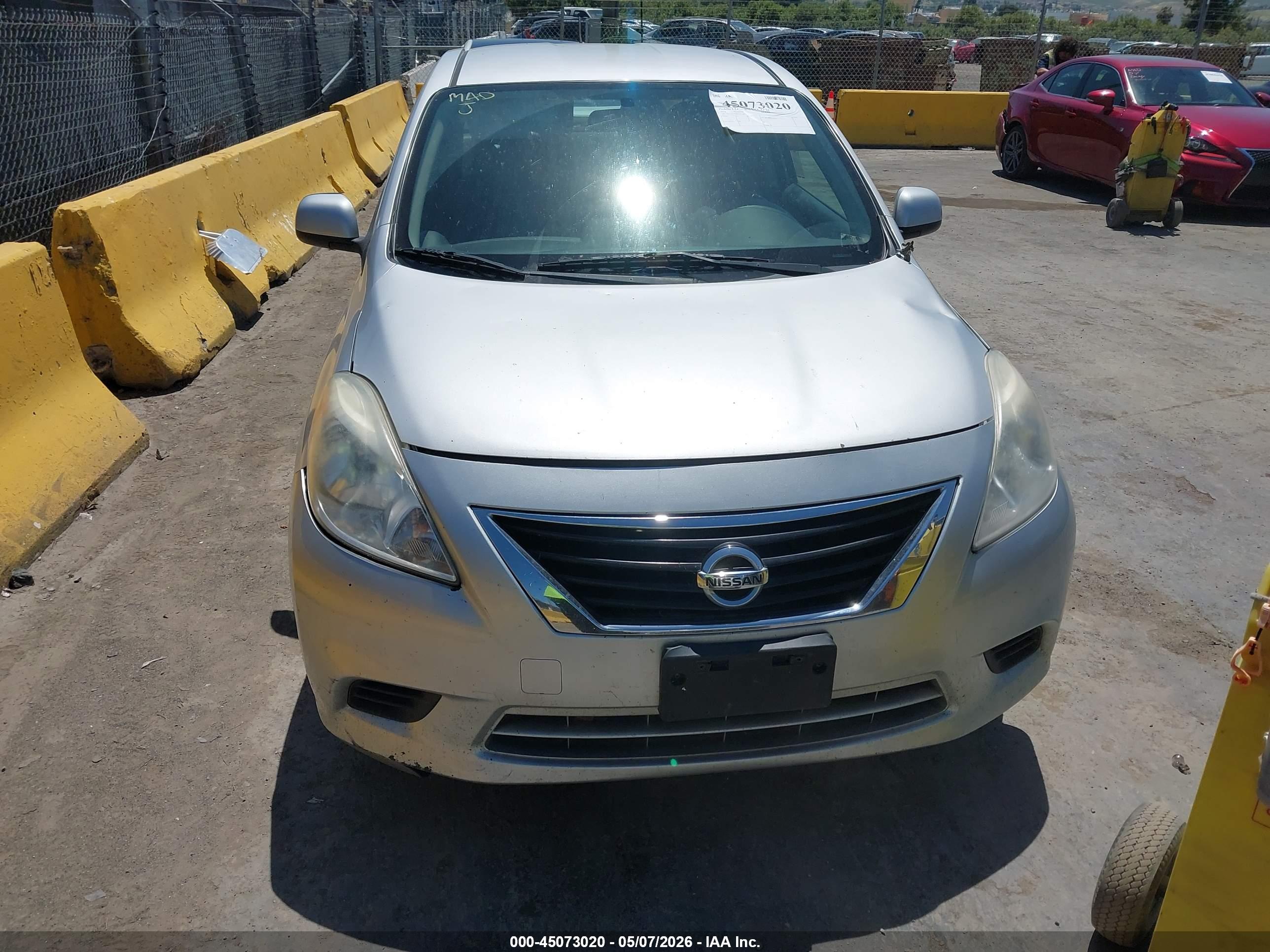 NISSAN VERSA image 6
