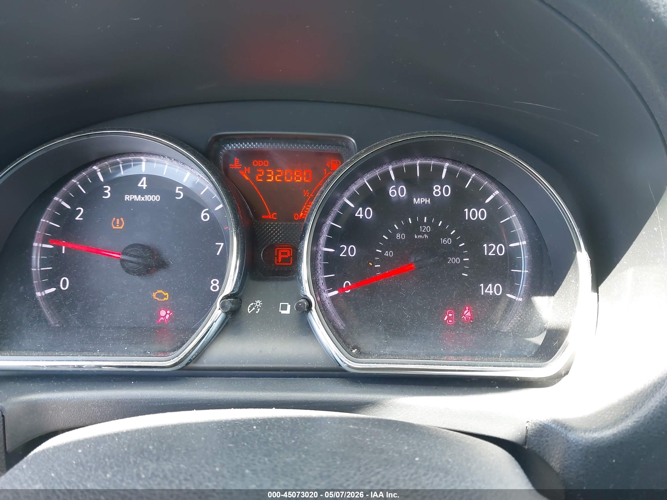 NISSAN VERSA image 7