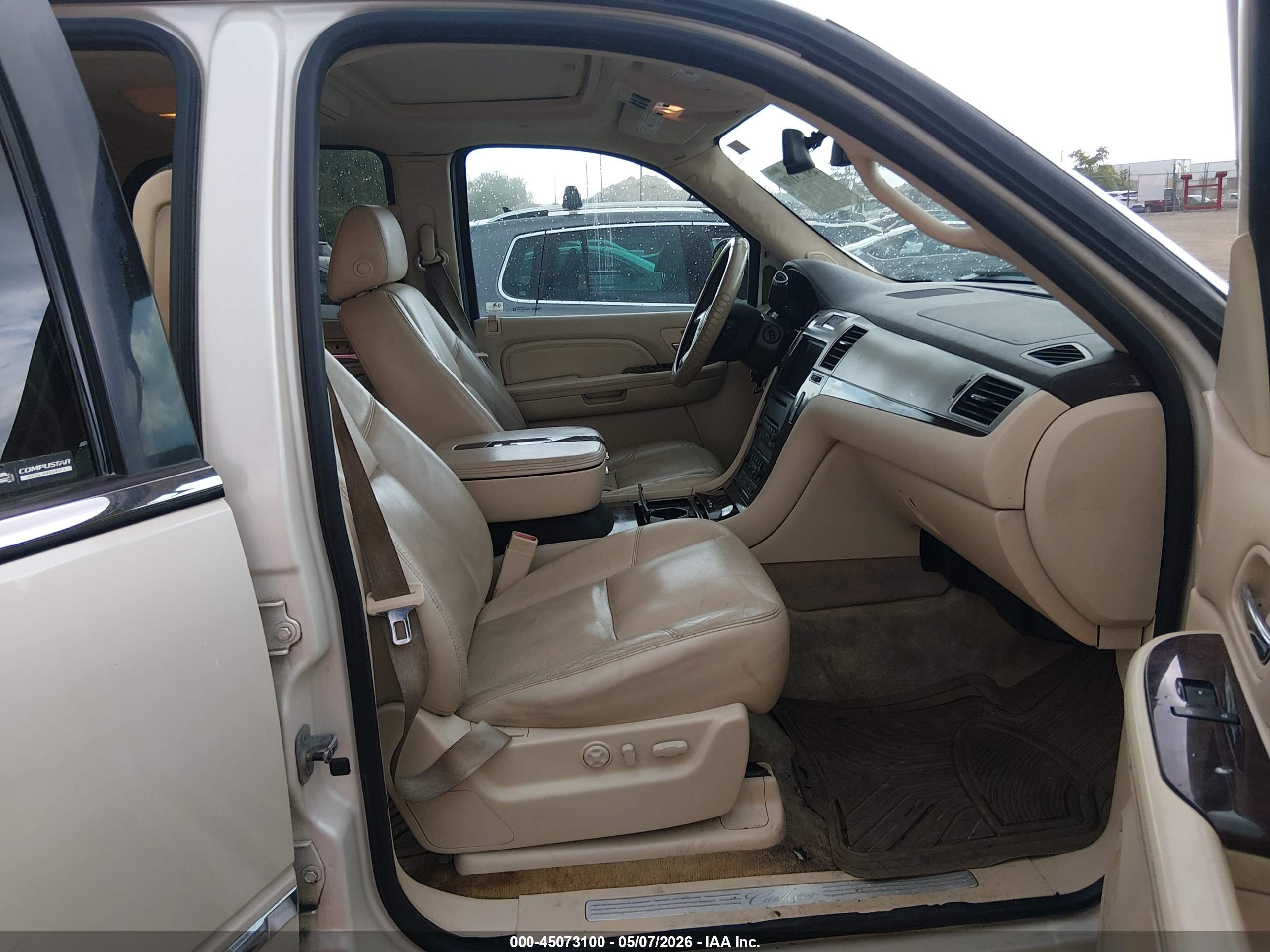 CADILLAC ESCALADE image 5