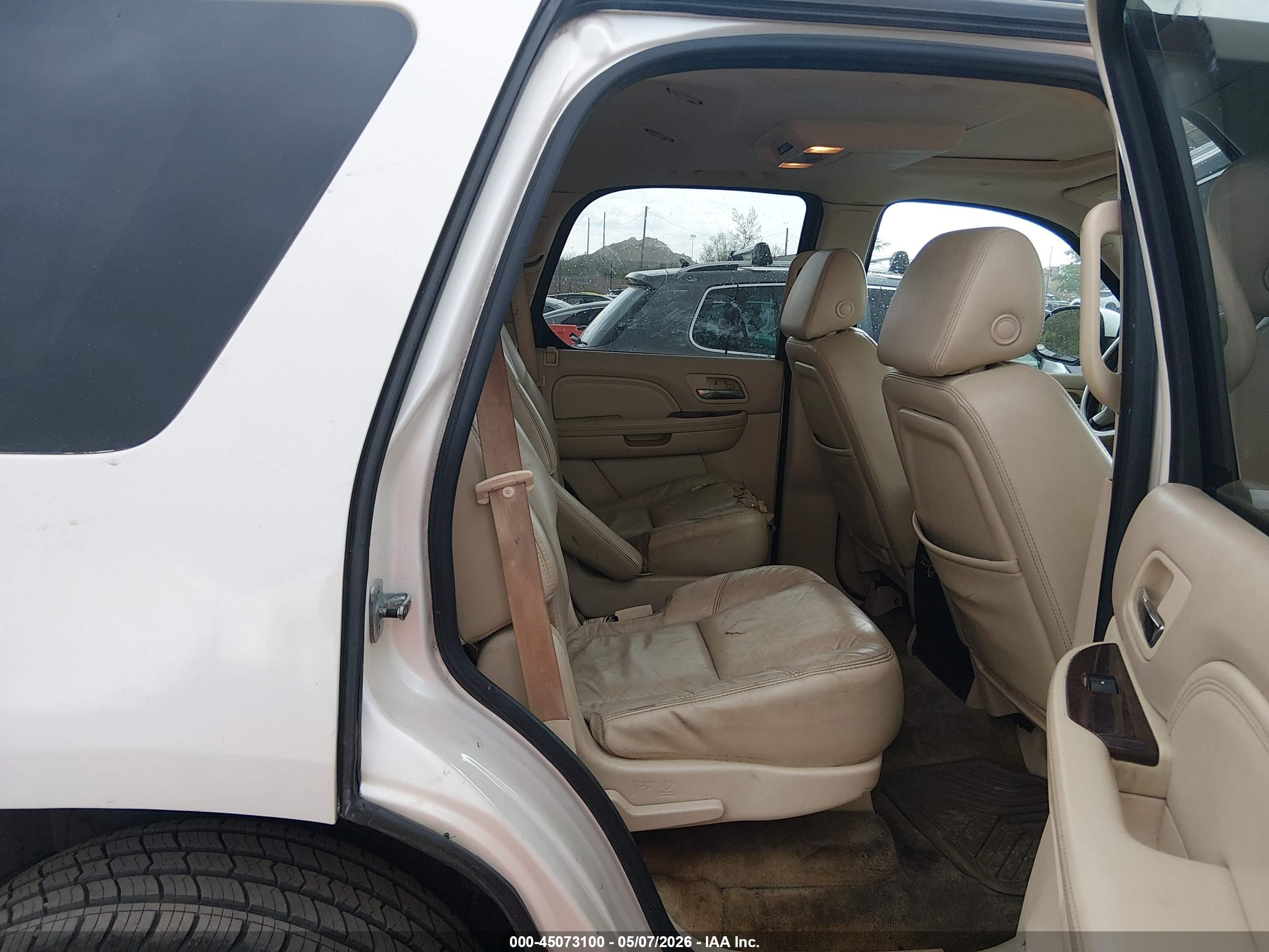 CADILLAC ESCALADE image 8