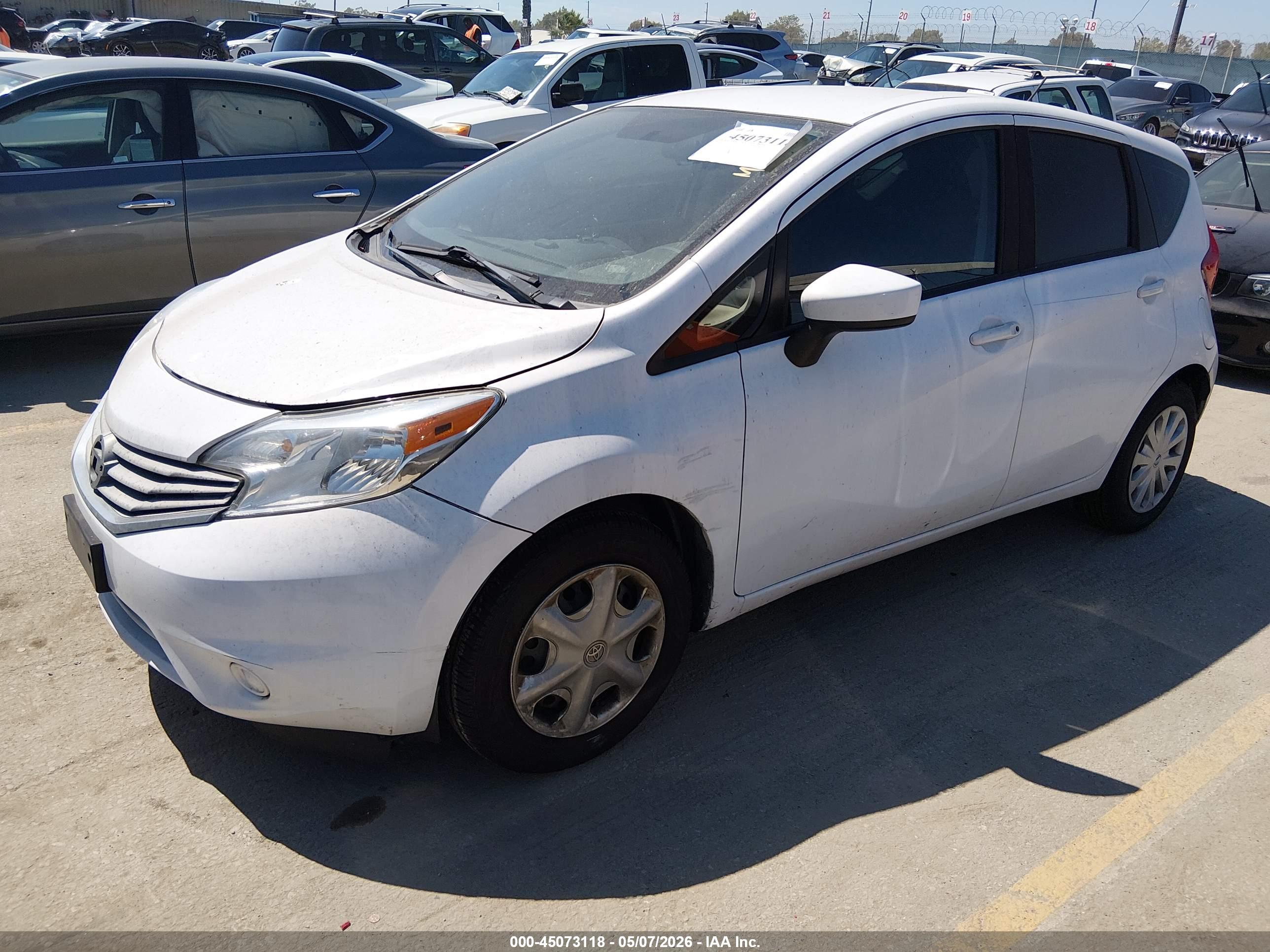NISSAN VERSA image 2
