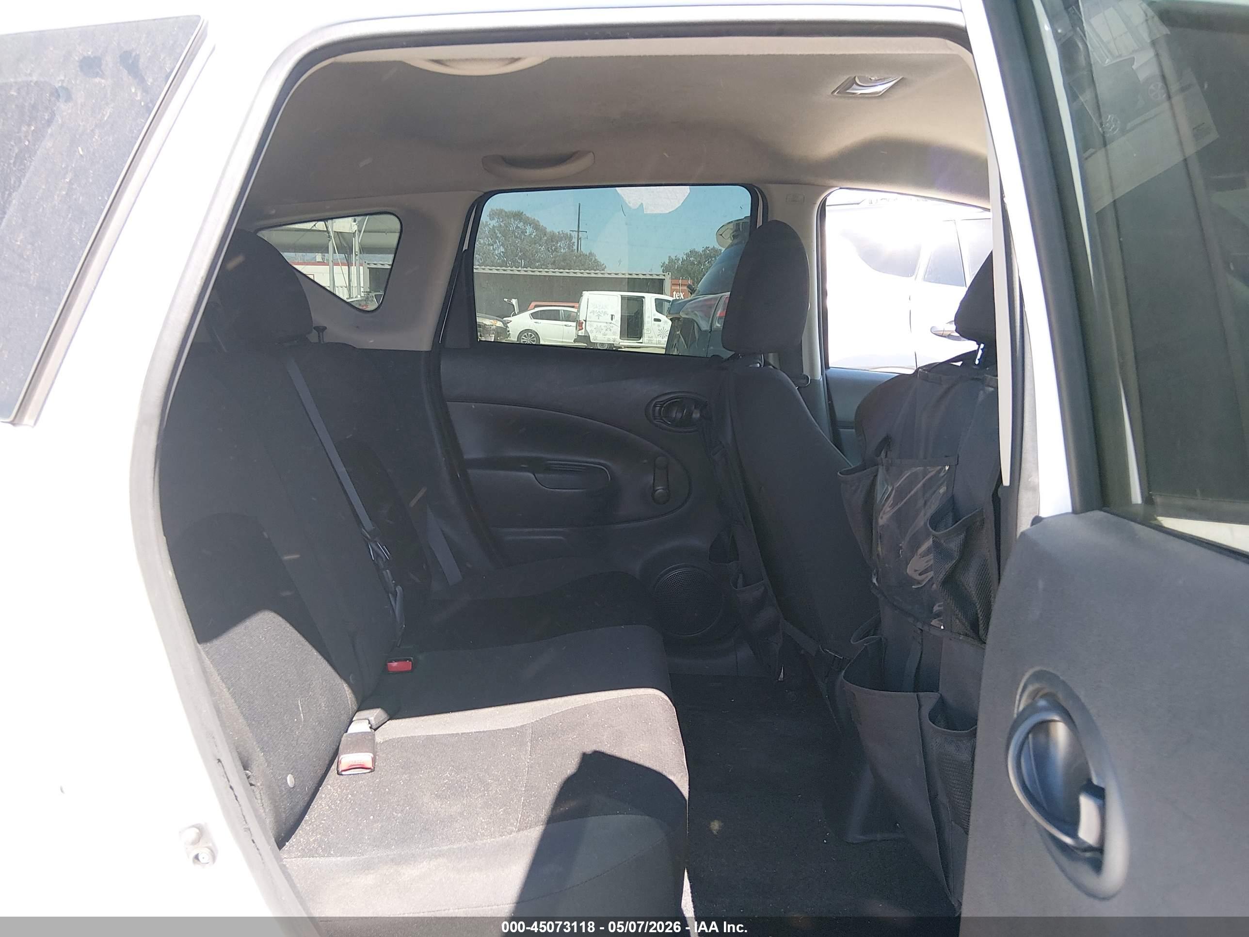 NISSAN VERSA image 8
