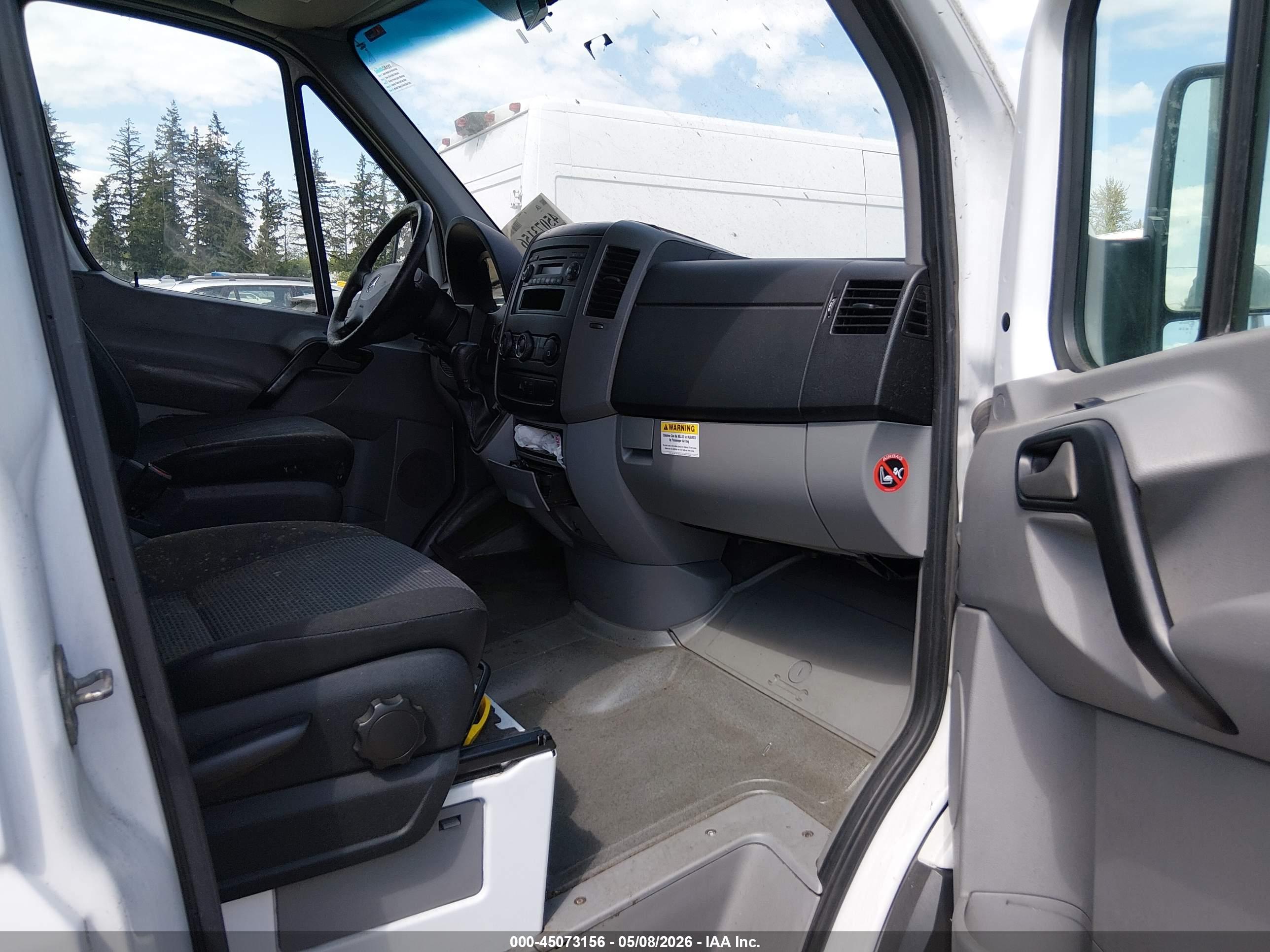 MERCEDES-BENZ SPRINTER image 5