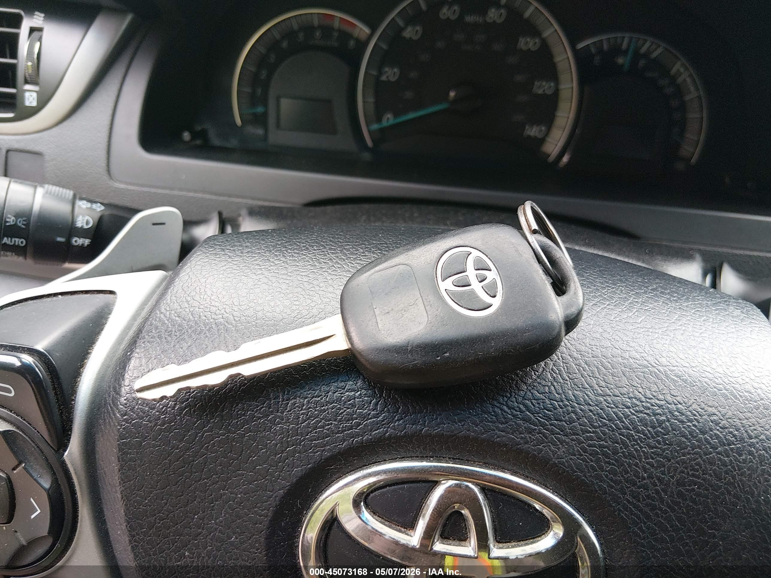 TOYOTA CAMRY image 11