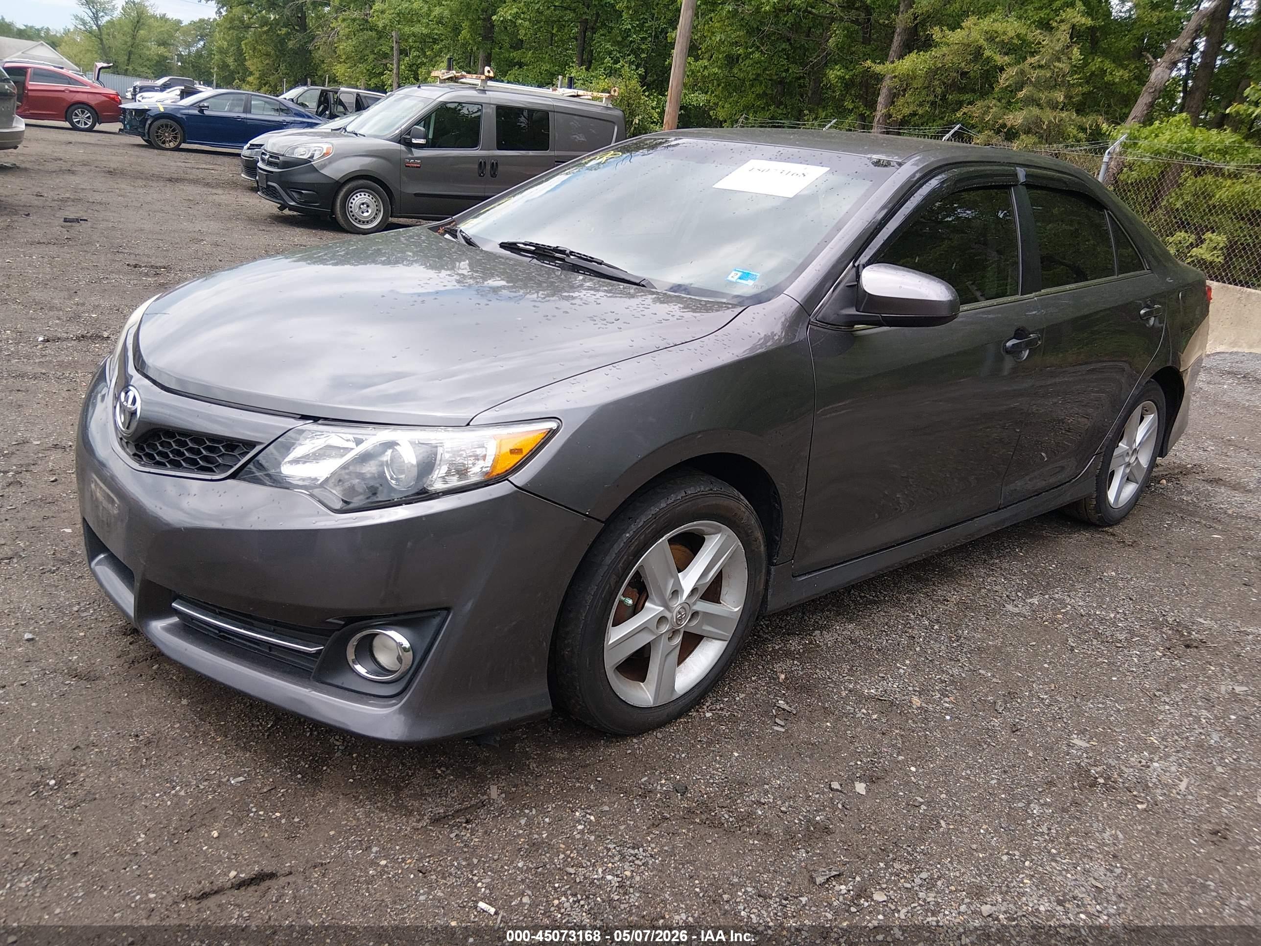 TOYOTA CAMRY image 2