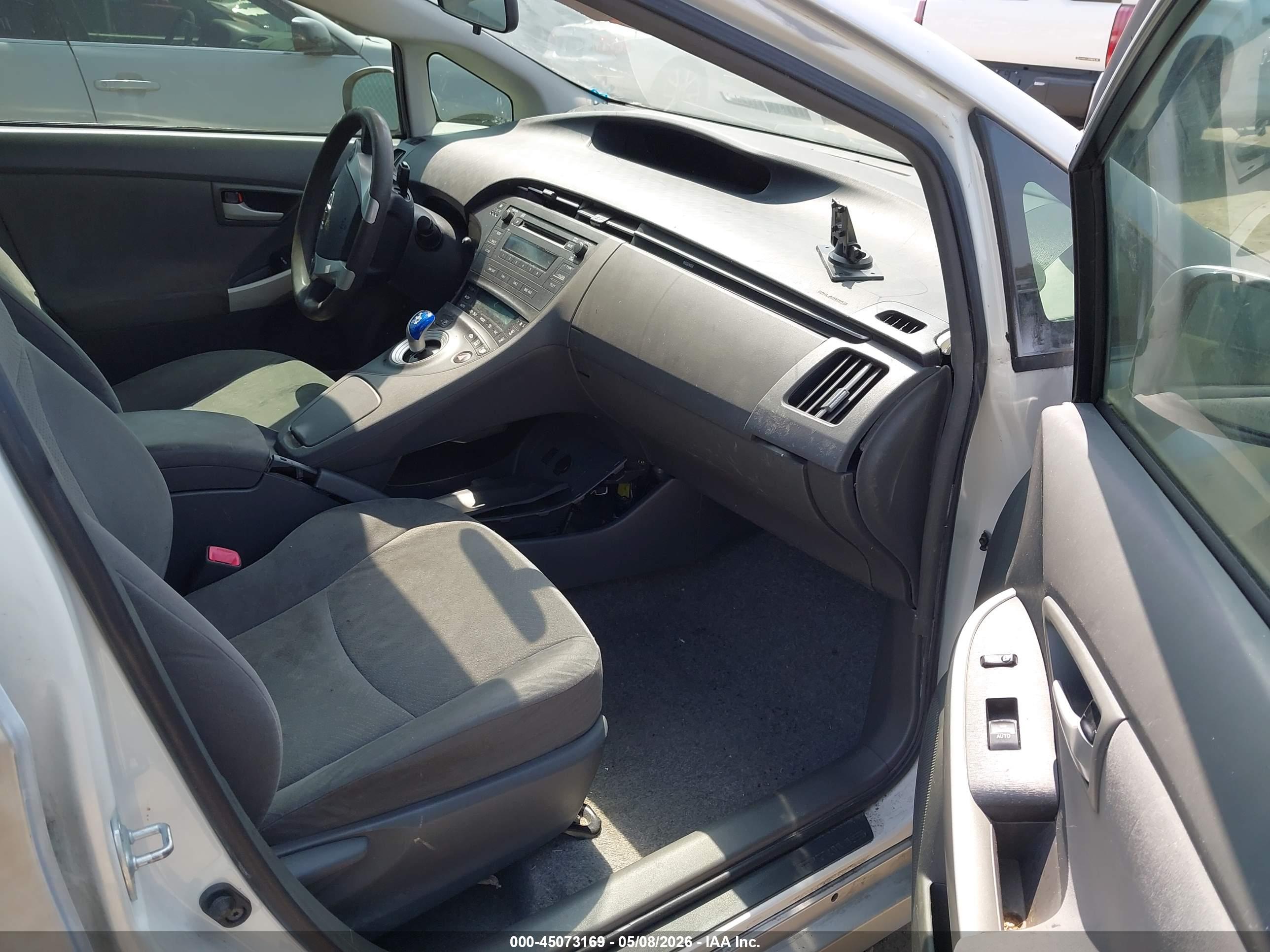 TOYOTA PRIUS image 5
