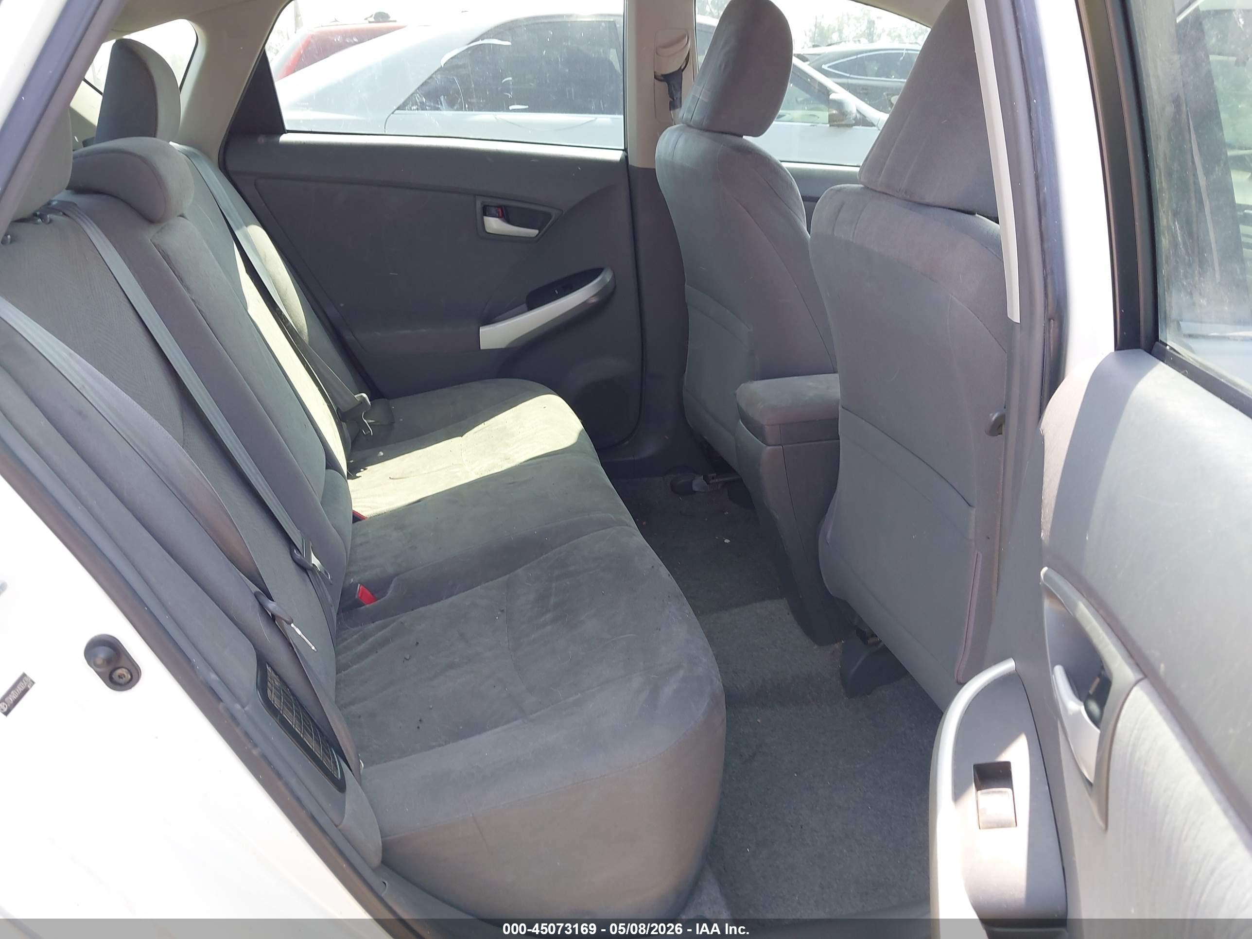 TOYOTA PRIUS image 8