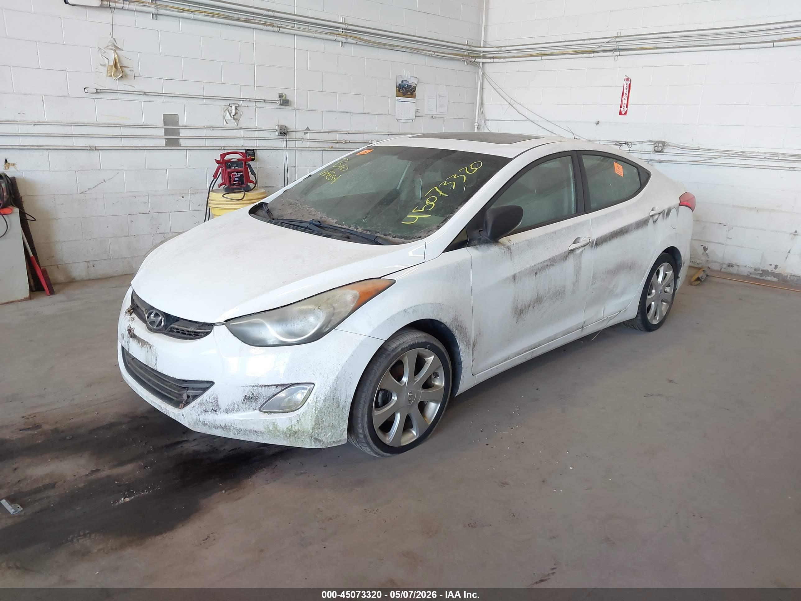 HYUNDAI ELANTRA image 2