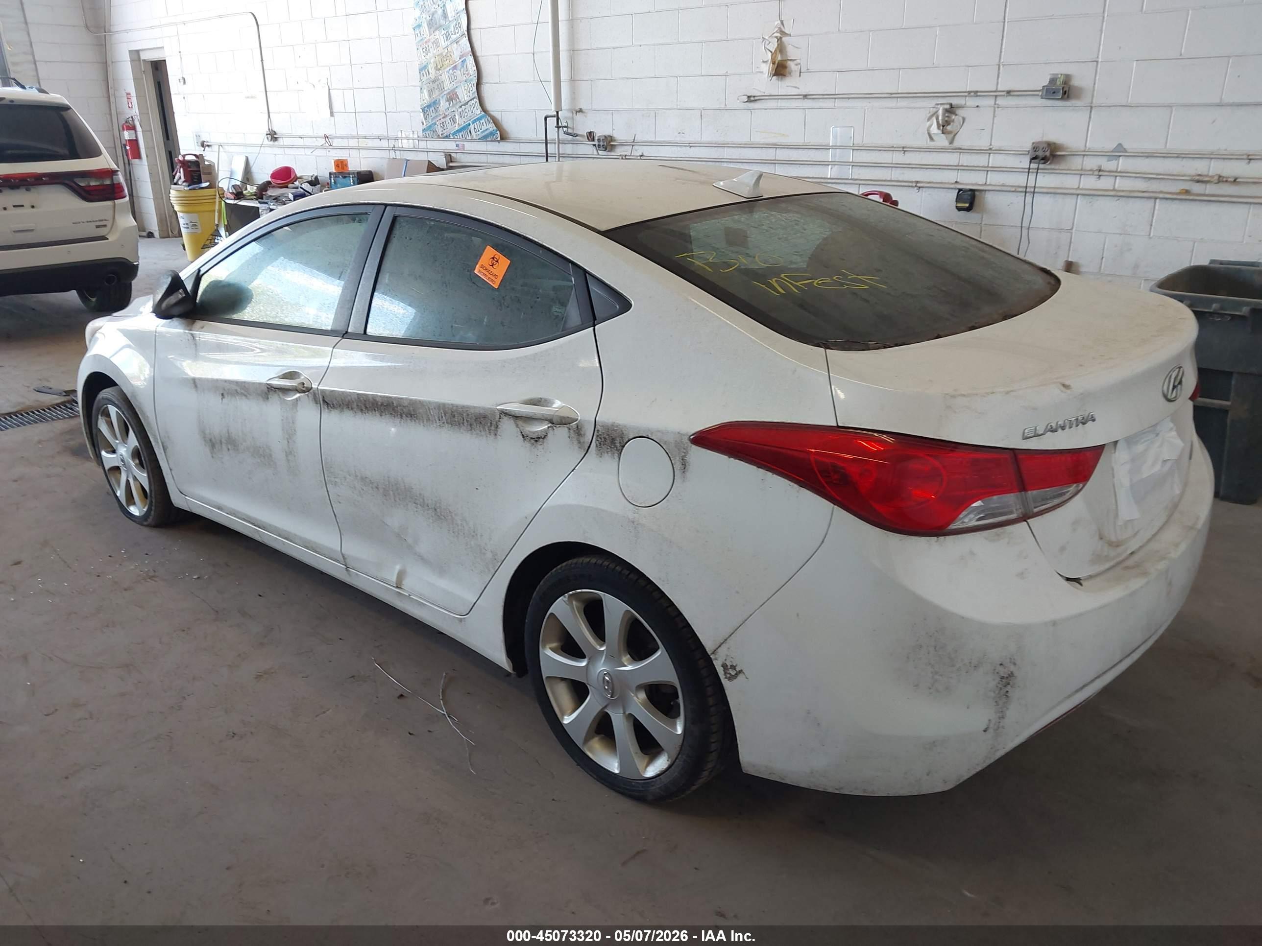 HYUNDAI ELANTRA image 3
