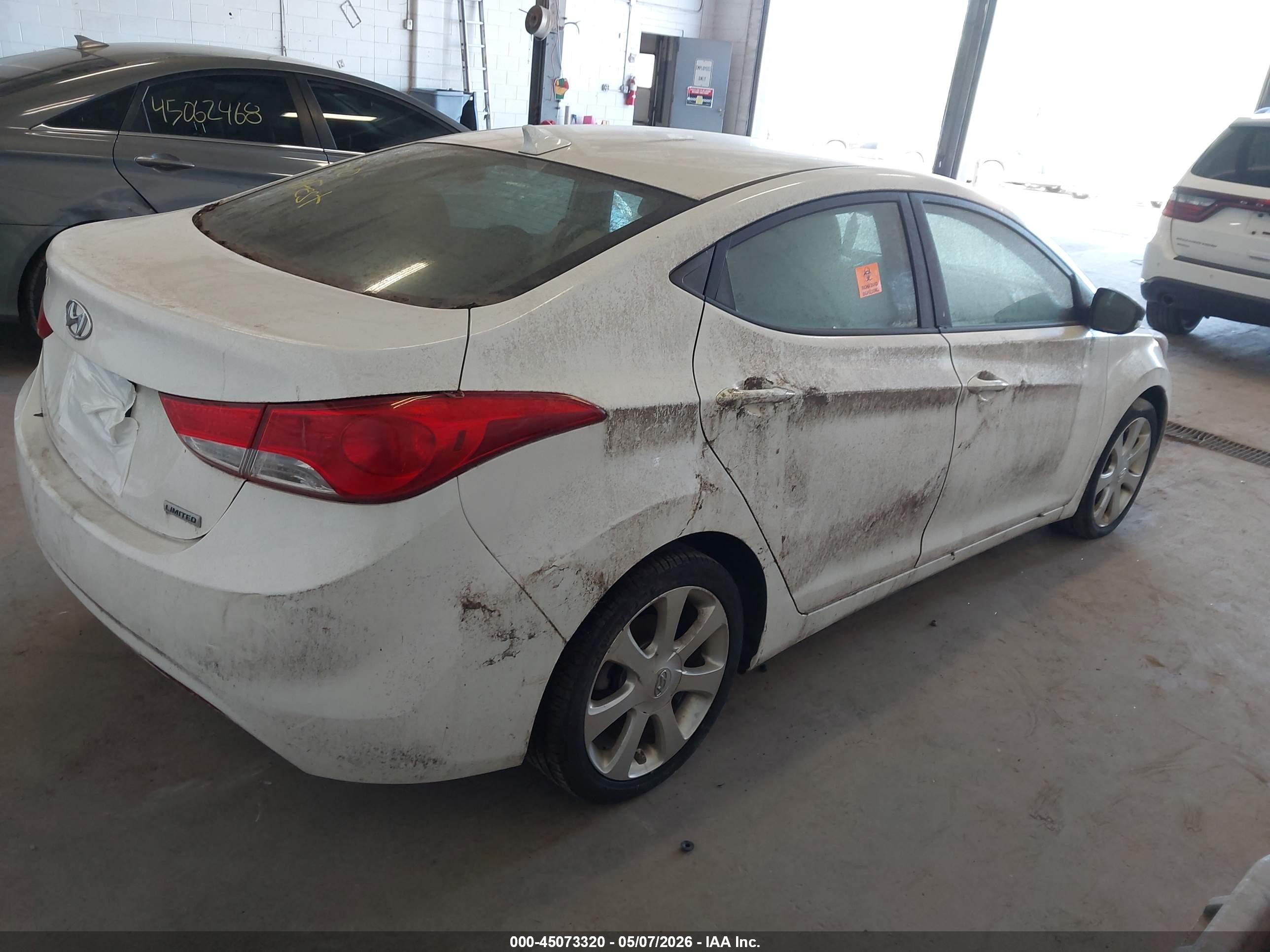 HYUNDAI ELANTRA image 4