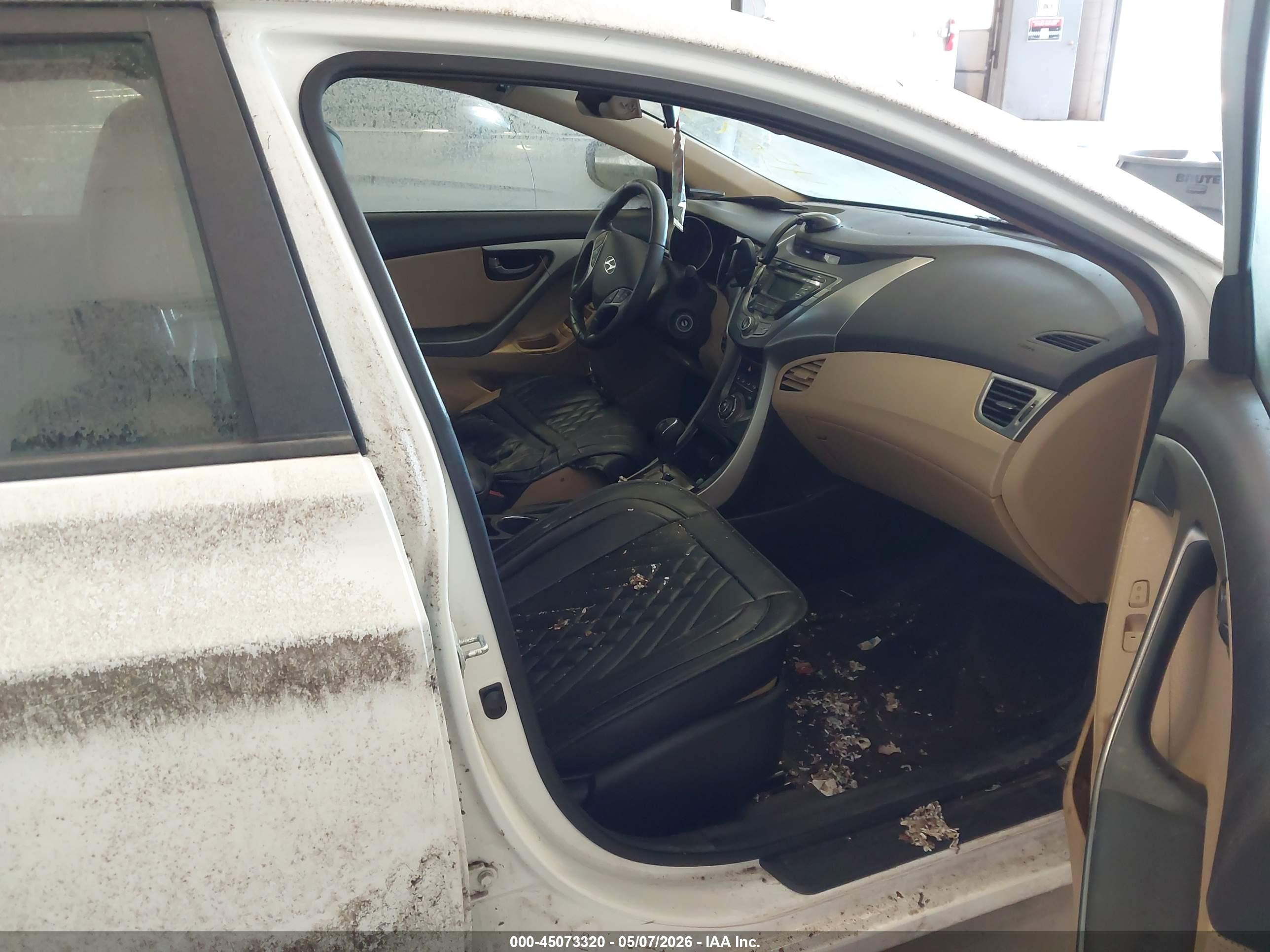 HYUNDAI ELANTRA image 5