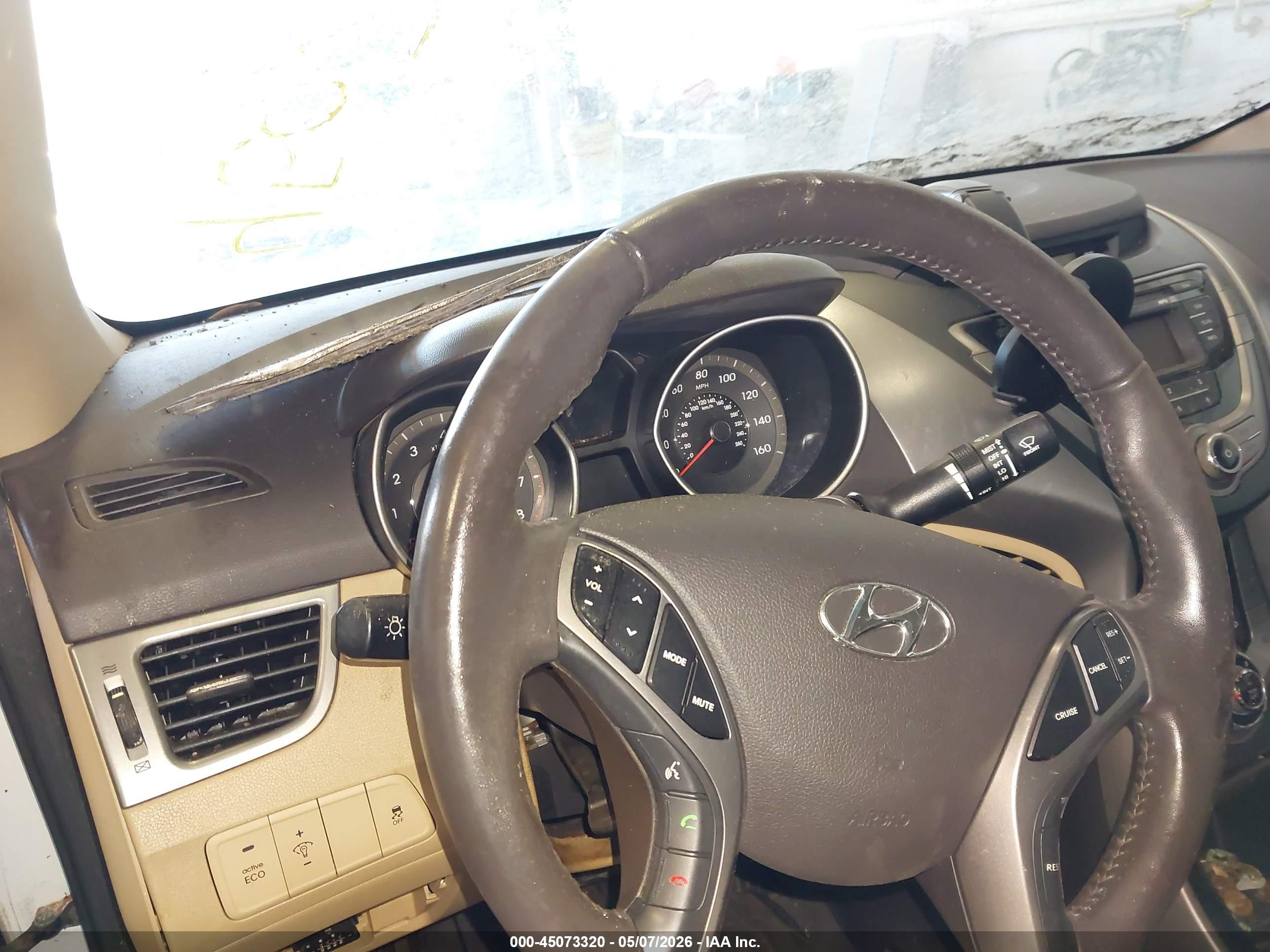 HYUNDAI ELANTRA image 7
