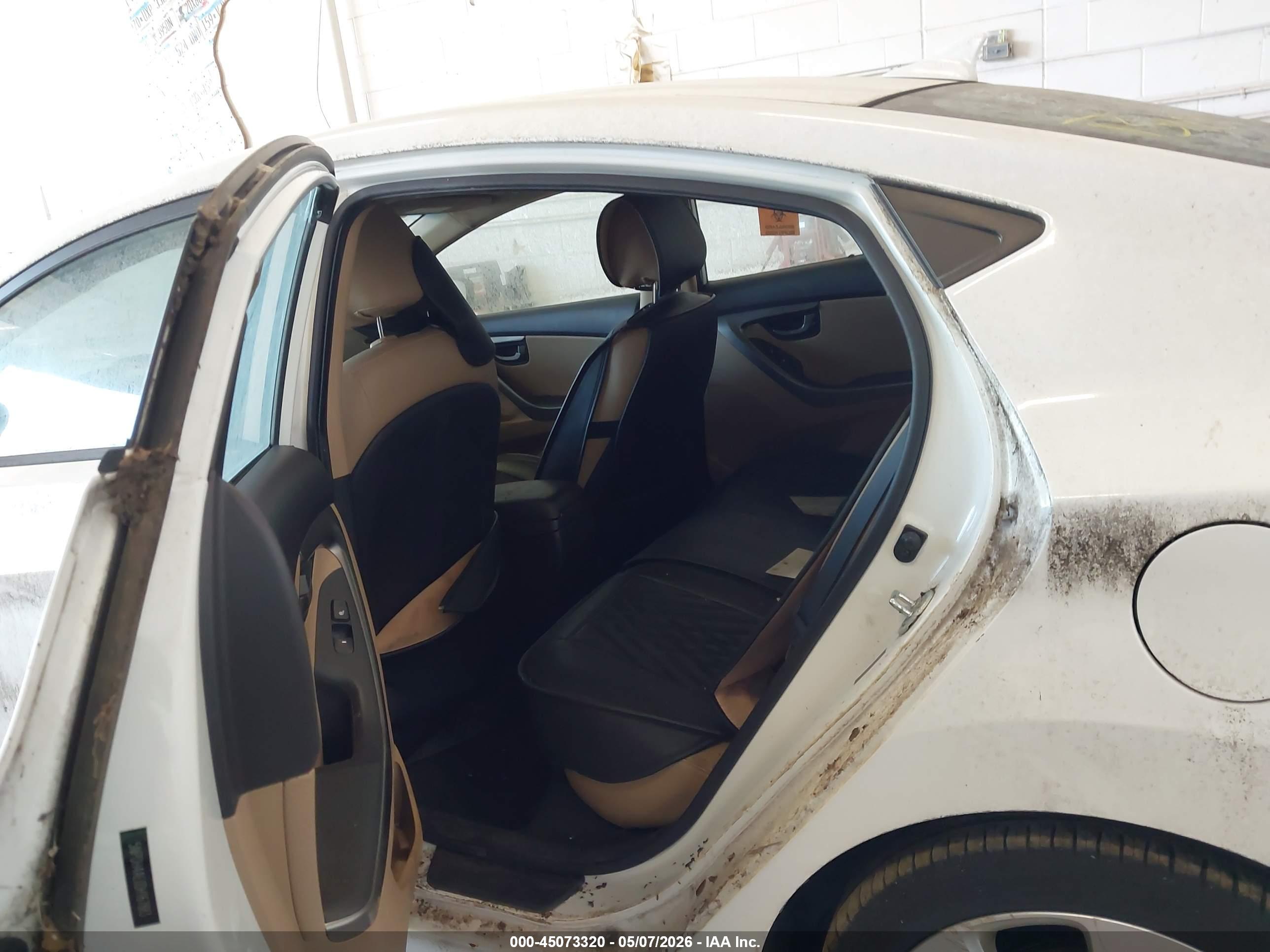 HYUNDAI ELANTRA image 8