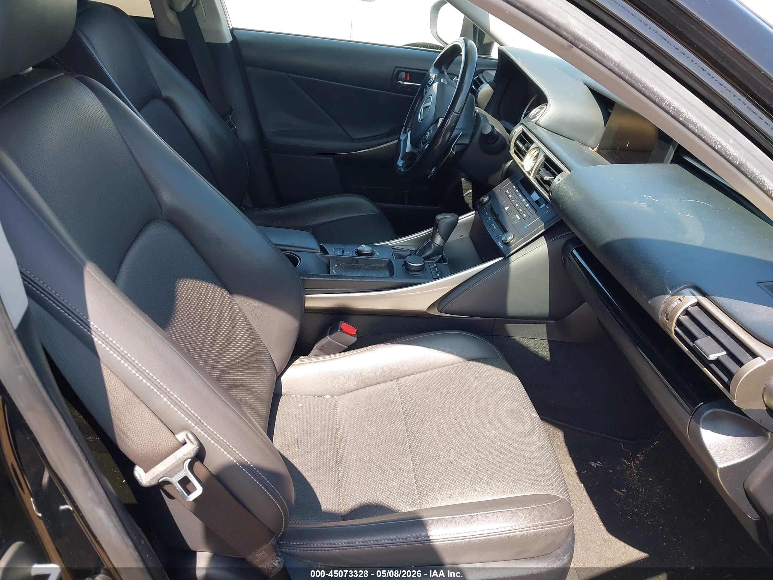 LEXUS IS image 5