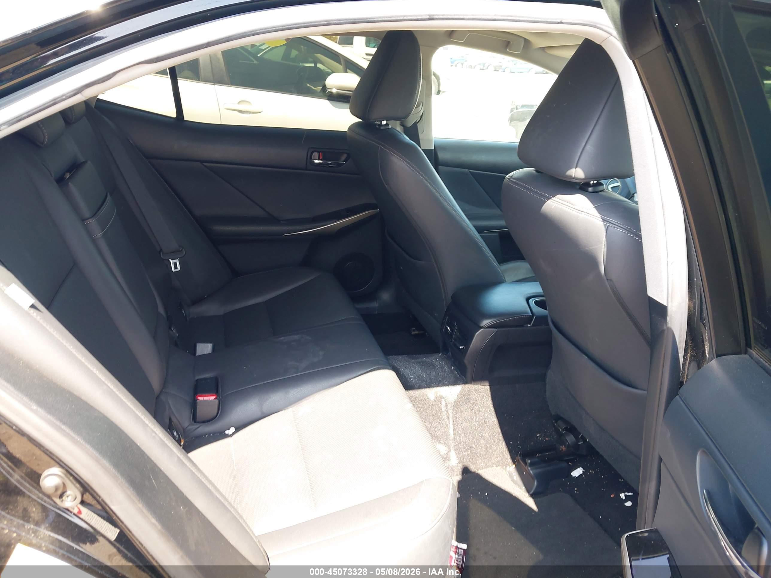 LEXUS IS image 8