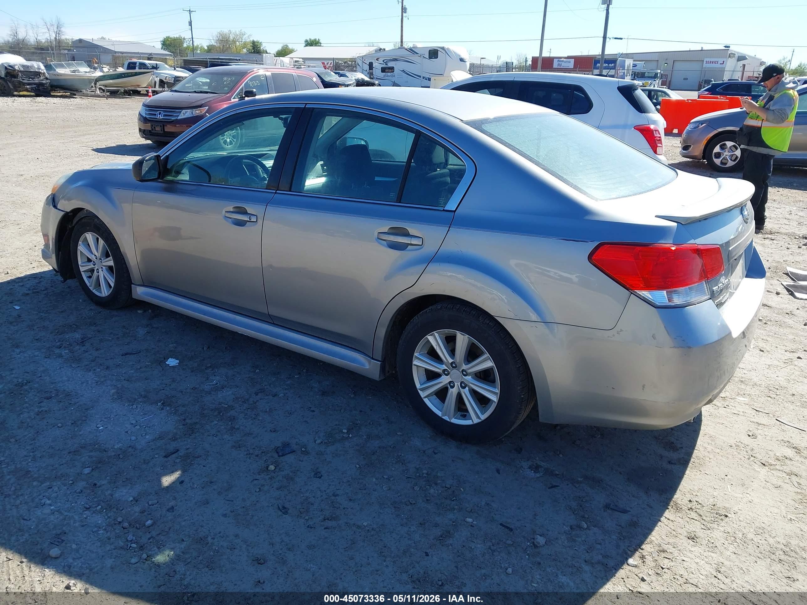SUBARU LEGACY image 3