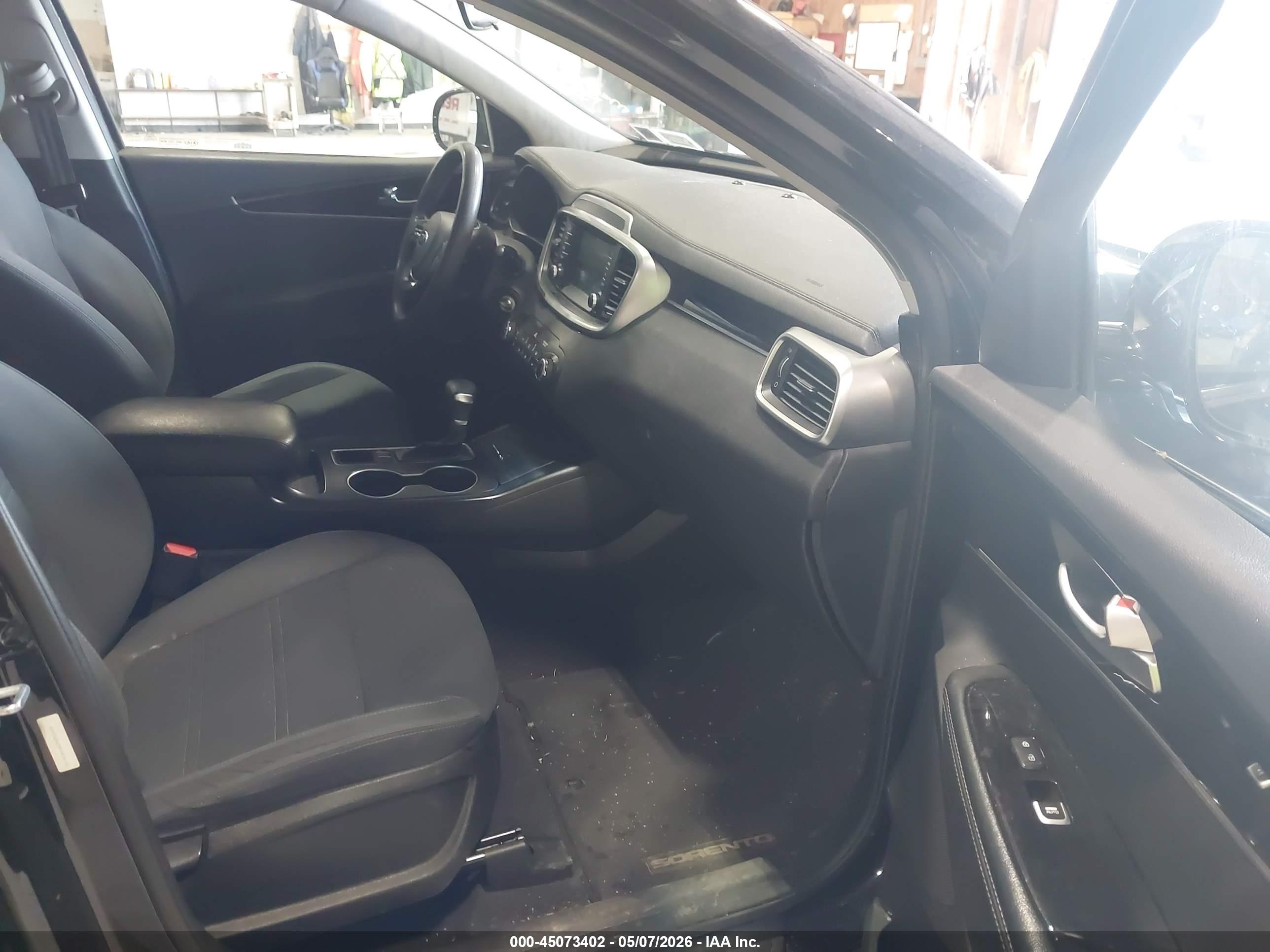 KIA SORENTO image 5