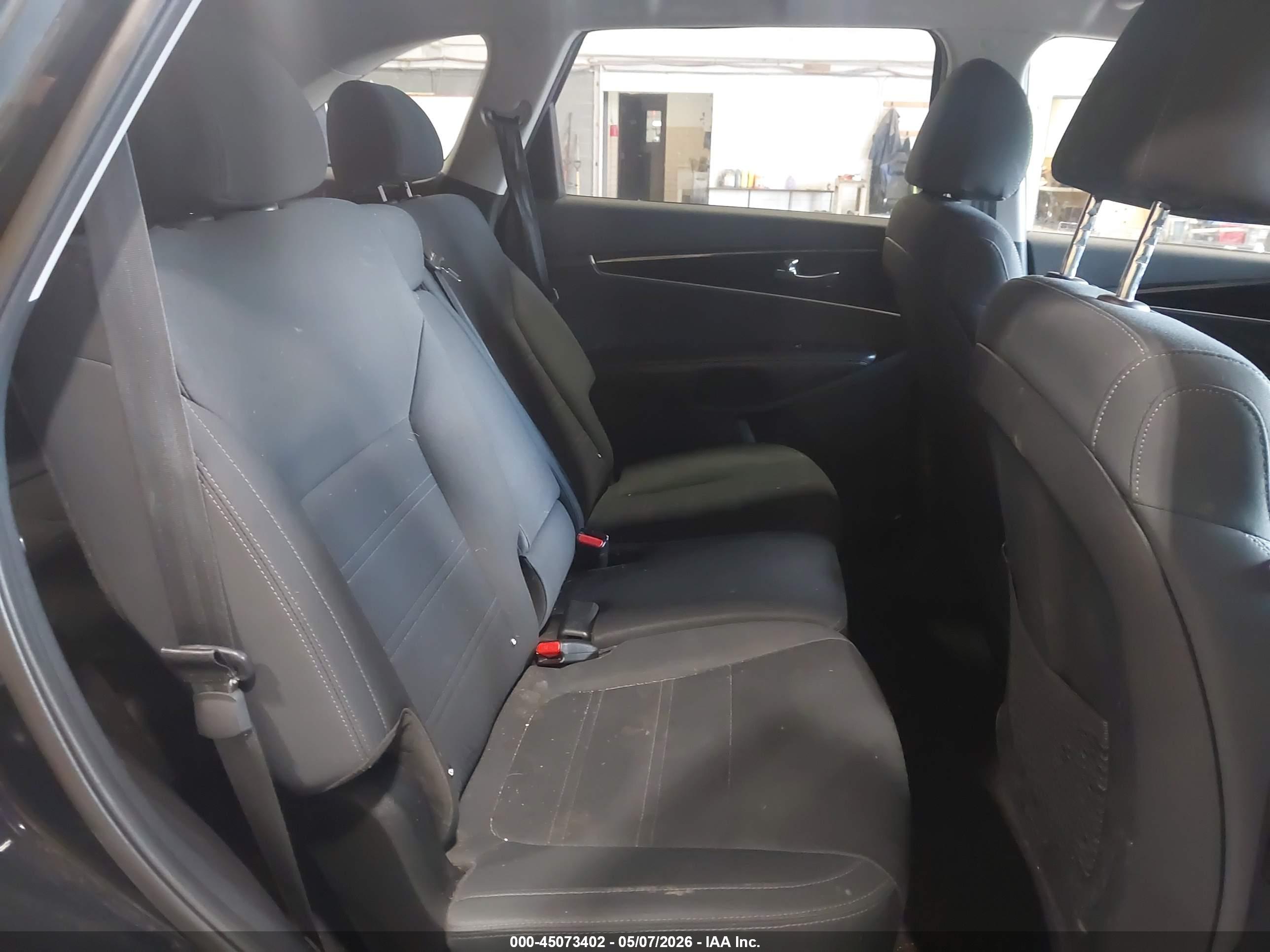 KIA SORENTO image 8
