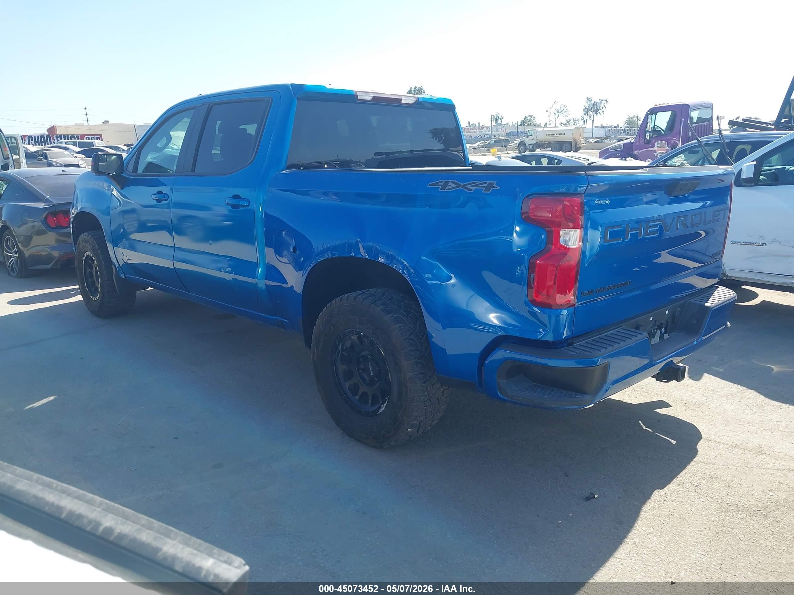 CHEVROLET SILVERADO image 3