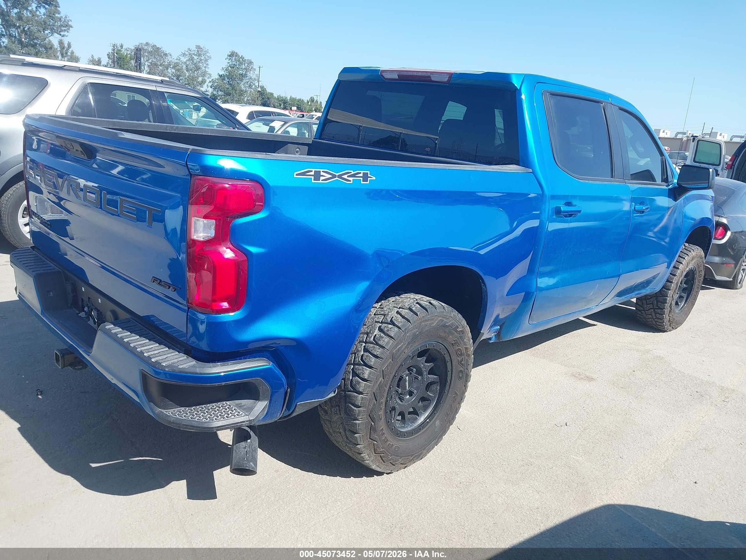CHEVROLET SILVERADO image 4
