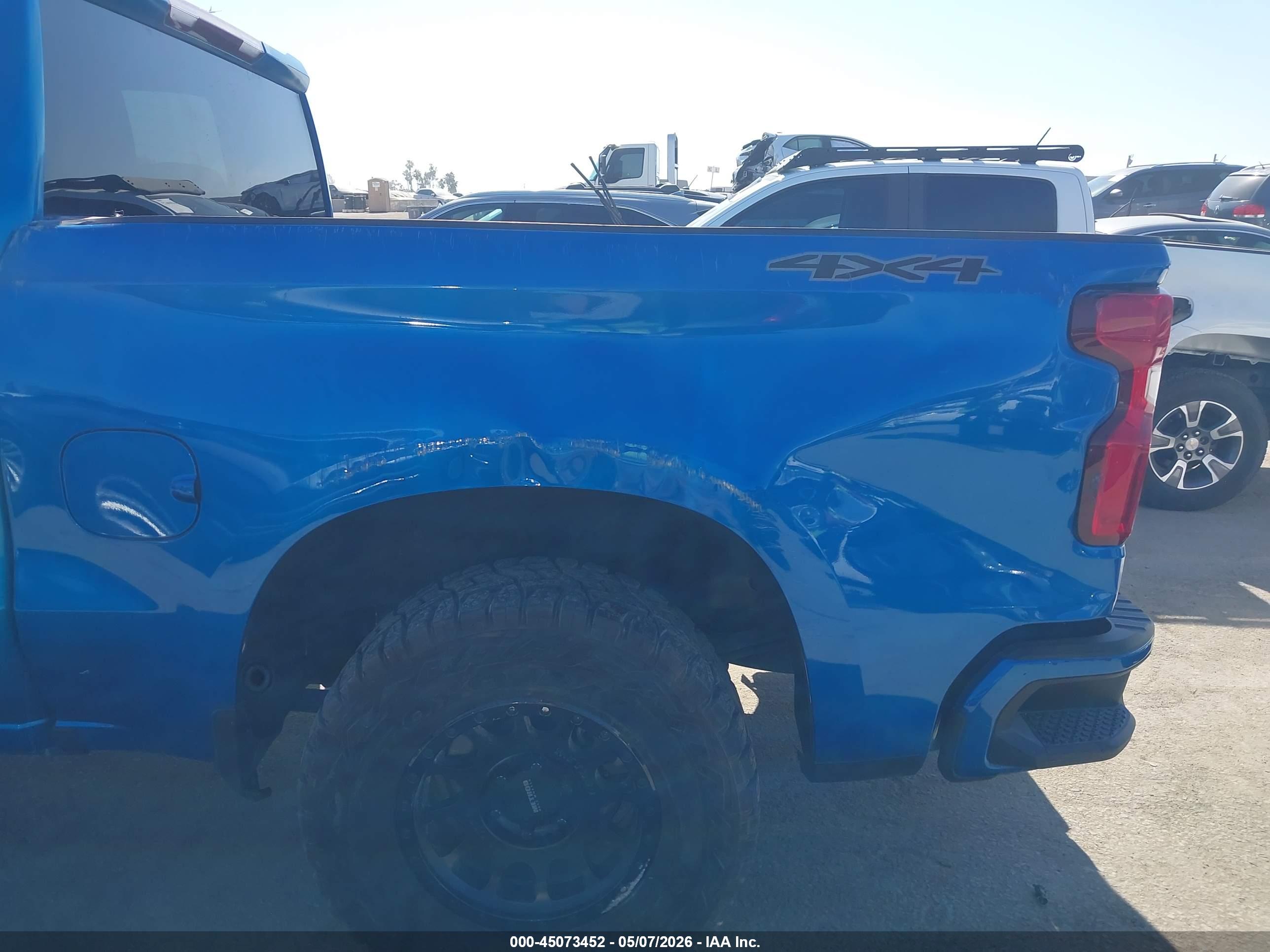 CHEVROLET SILVERADO image 6