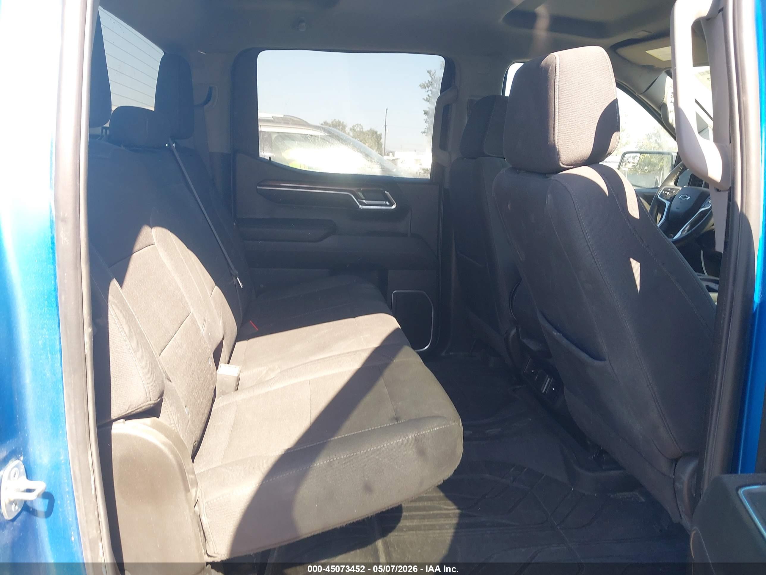 CHEVROLET SILVERADO image 8