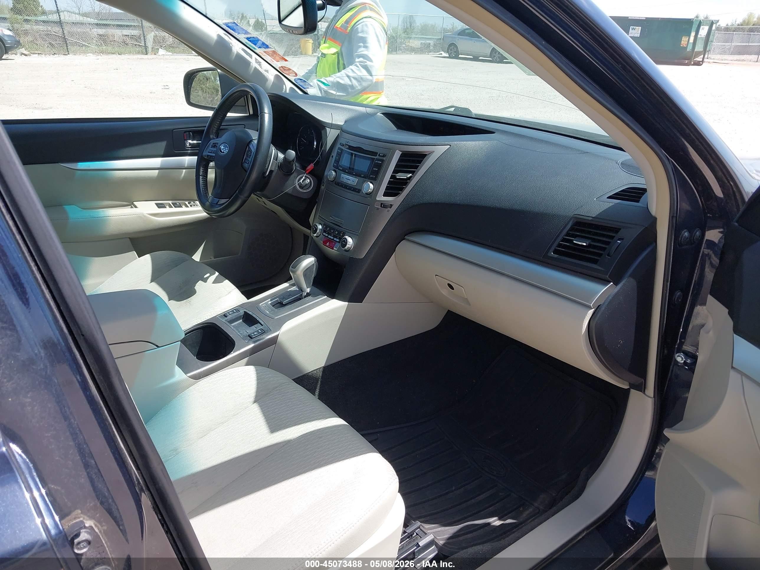 SUBARU OUTBACK image 5