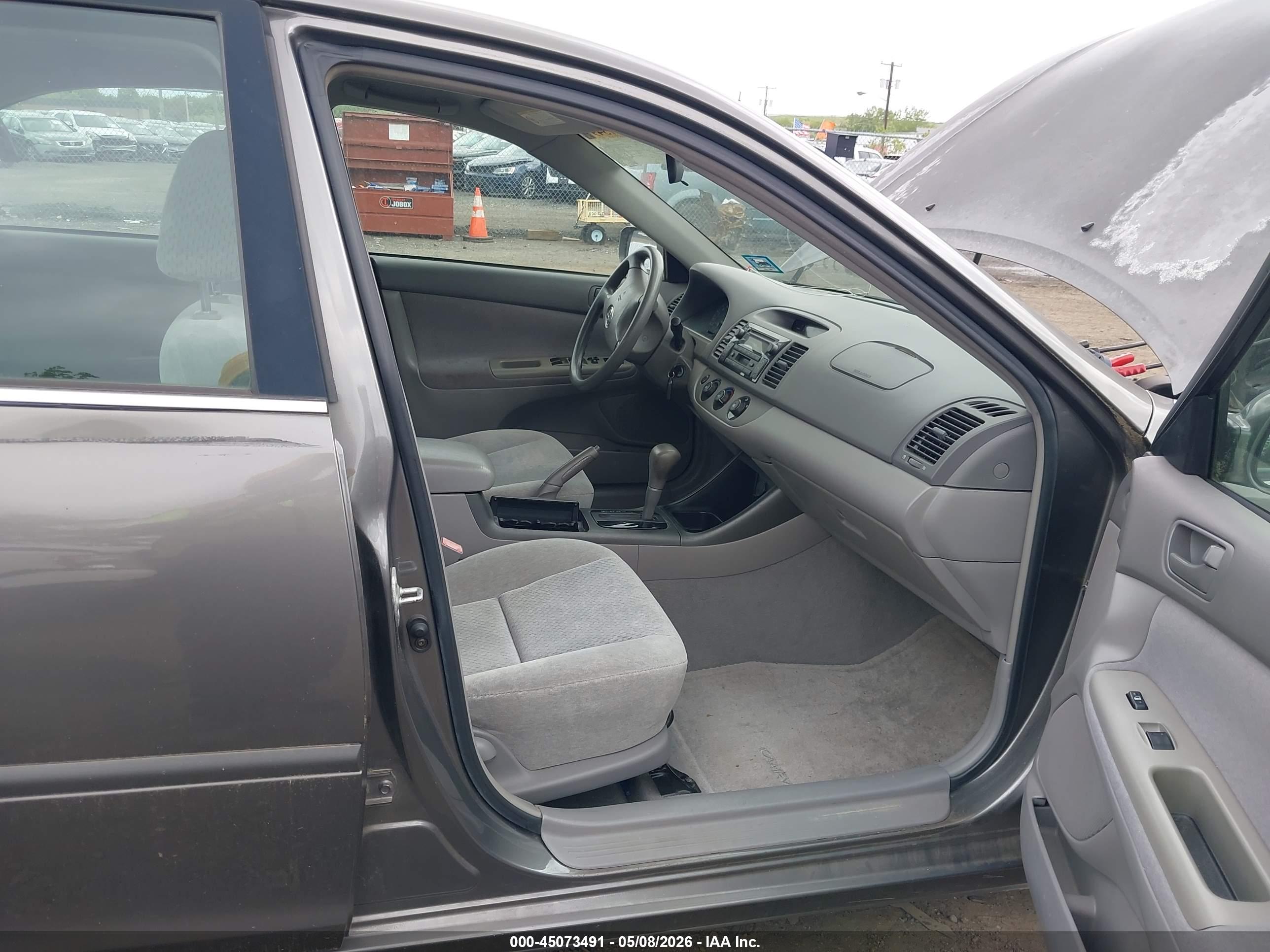 TOYOTA CAMRY image 5