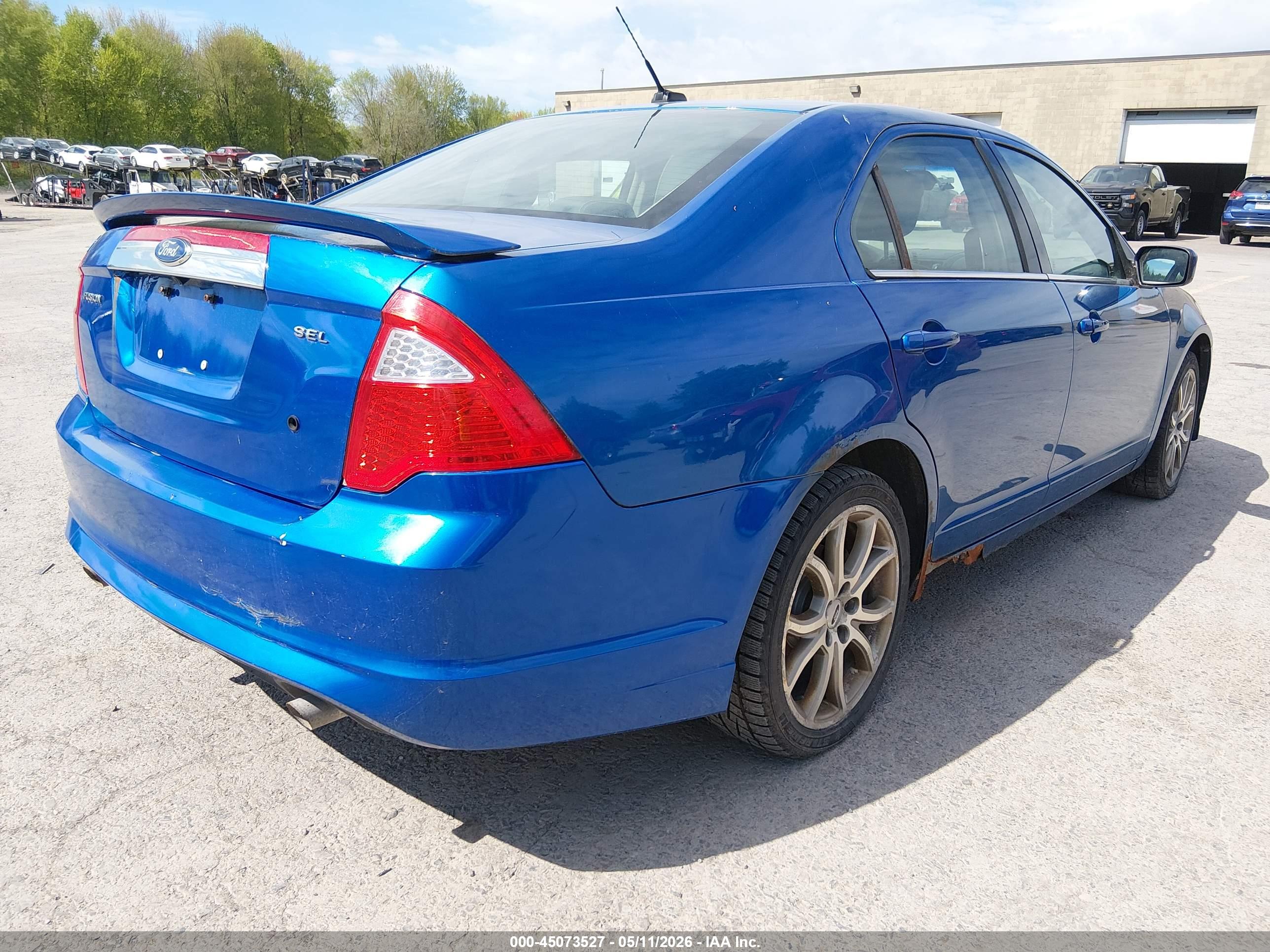 FORD FUSION image 4