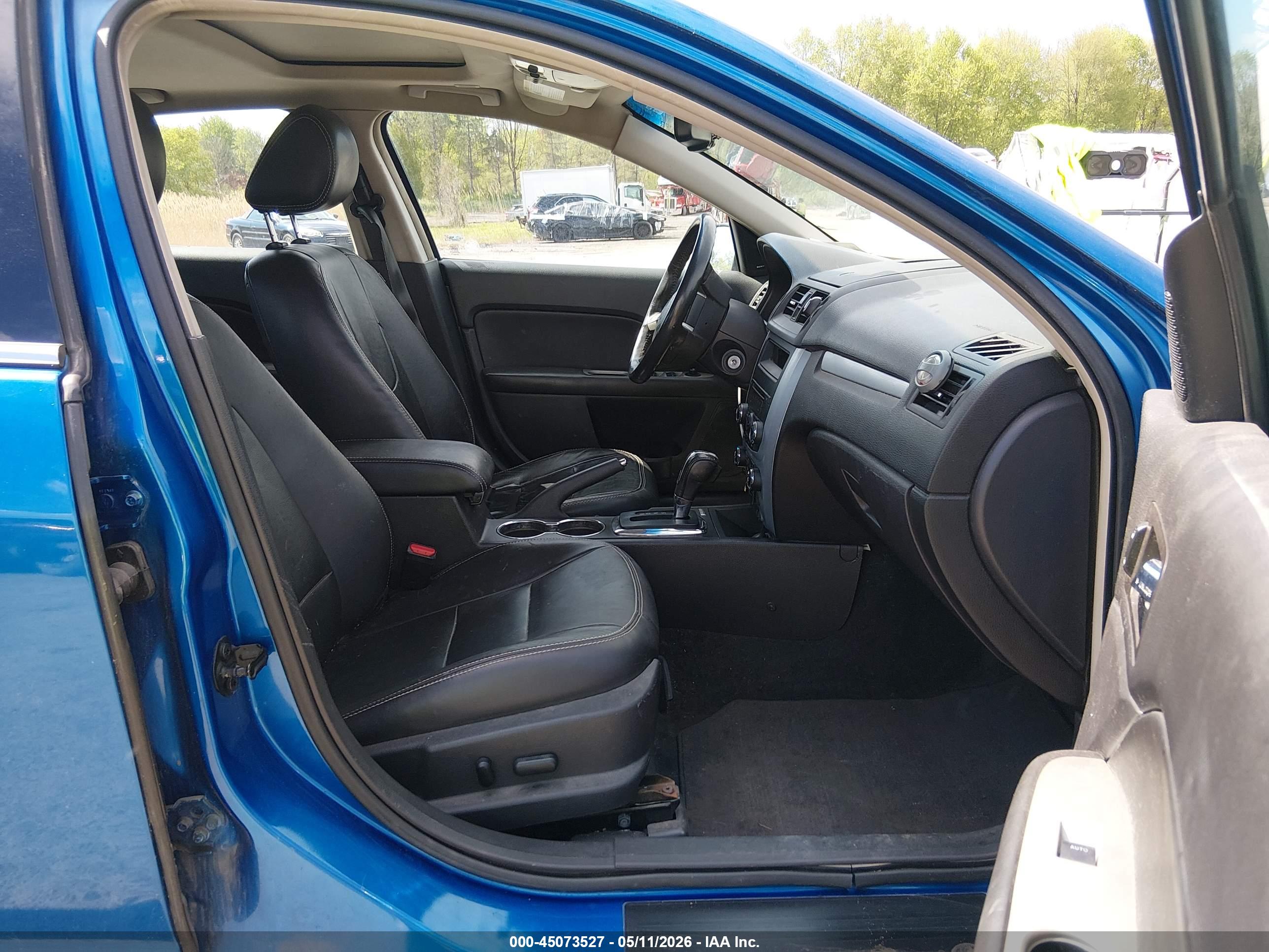FORD FUSION image 5