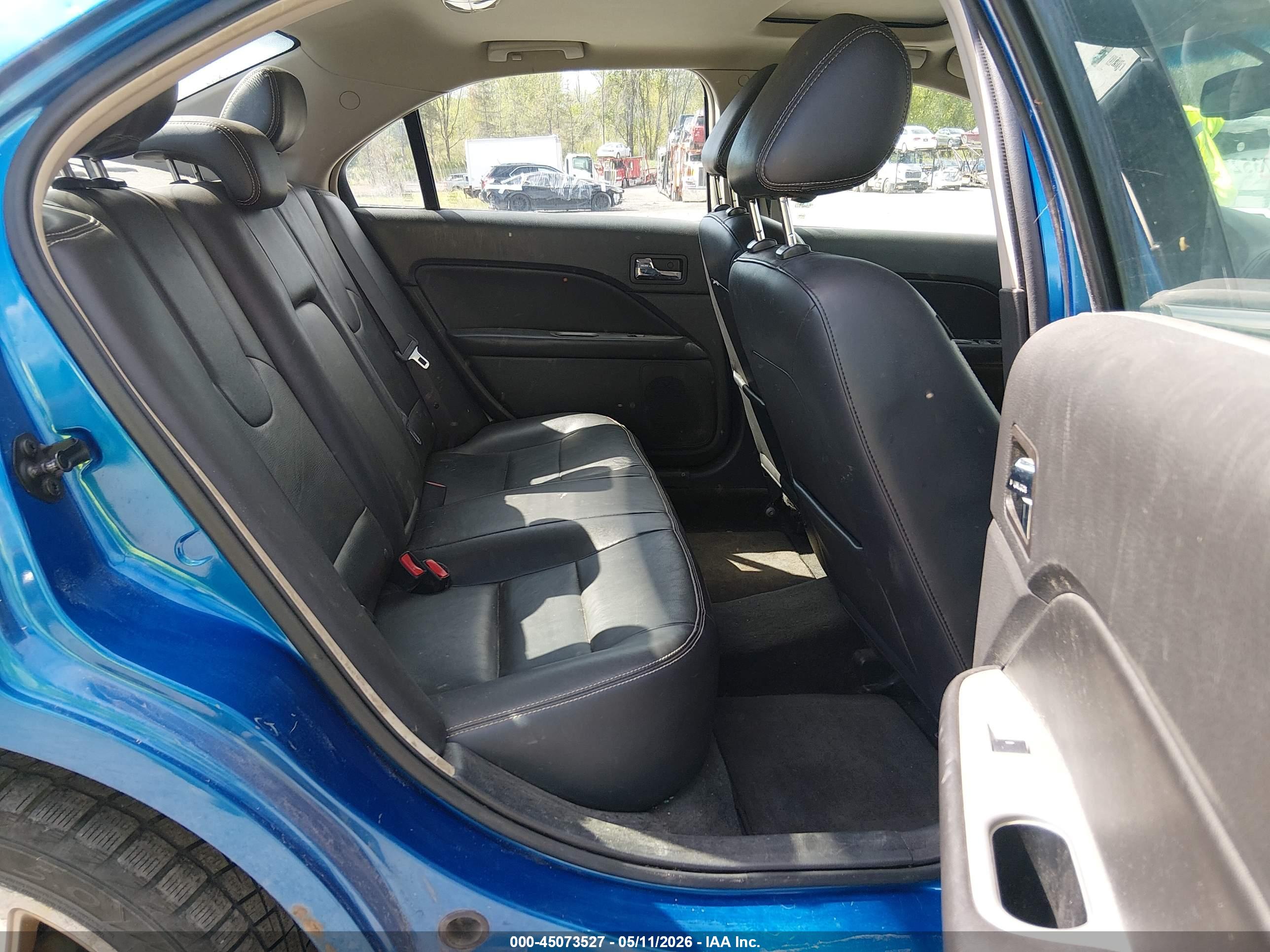 FORD FUSION image 8
