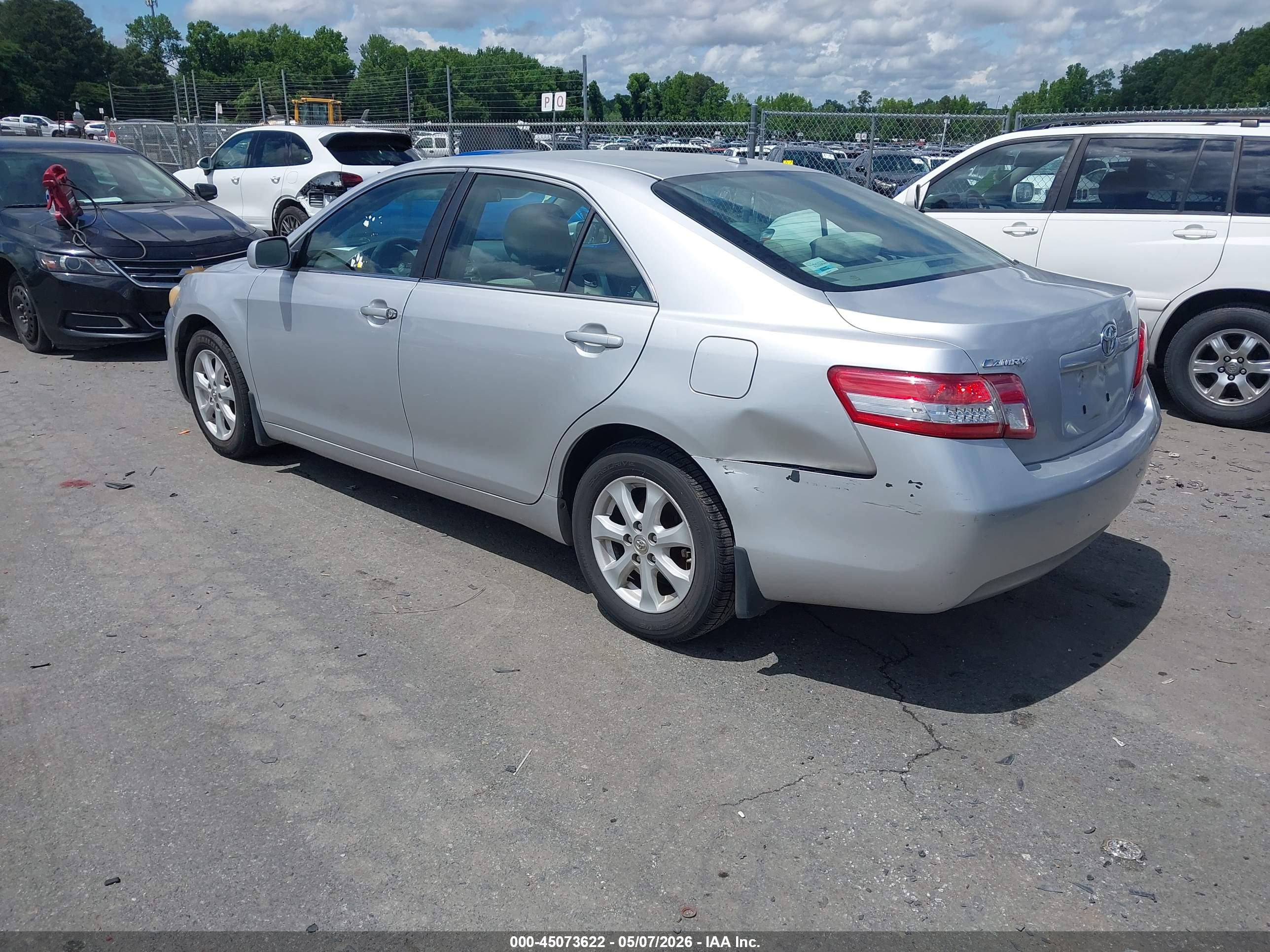 TOYOTA CAMRY image 3