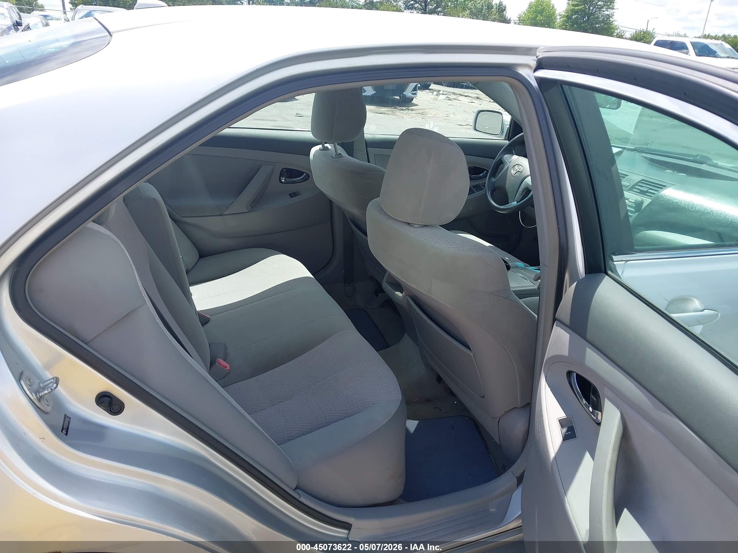 TOYOTA CAMRY image 8