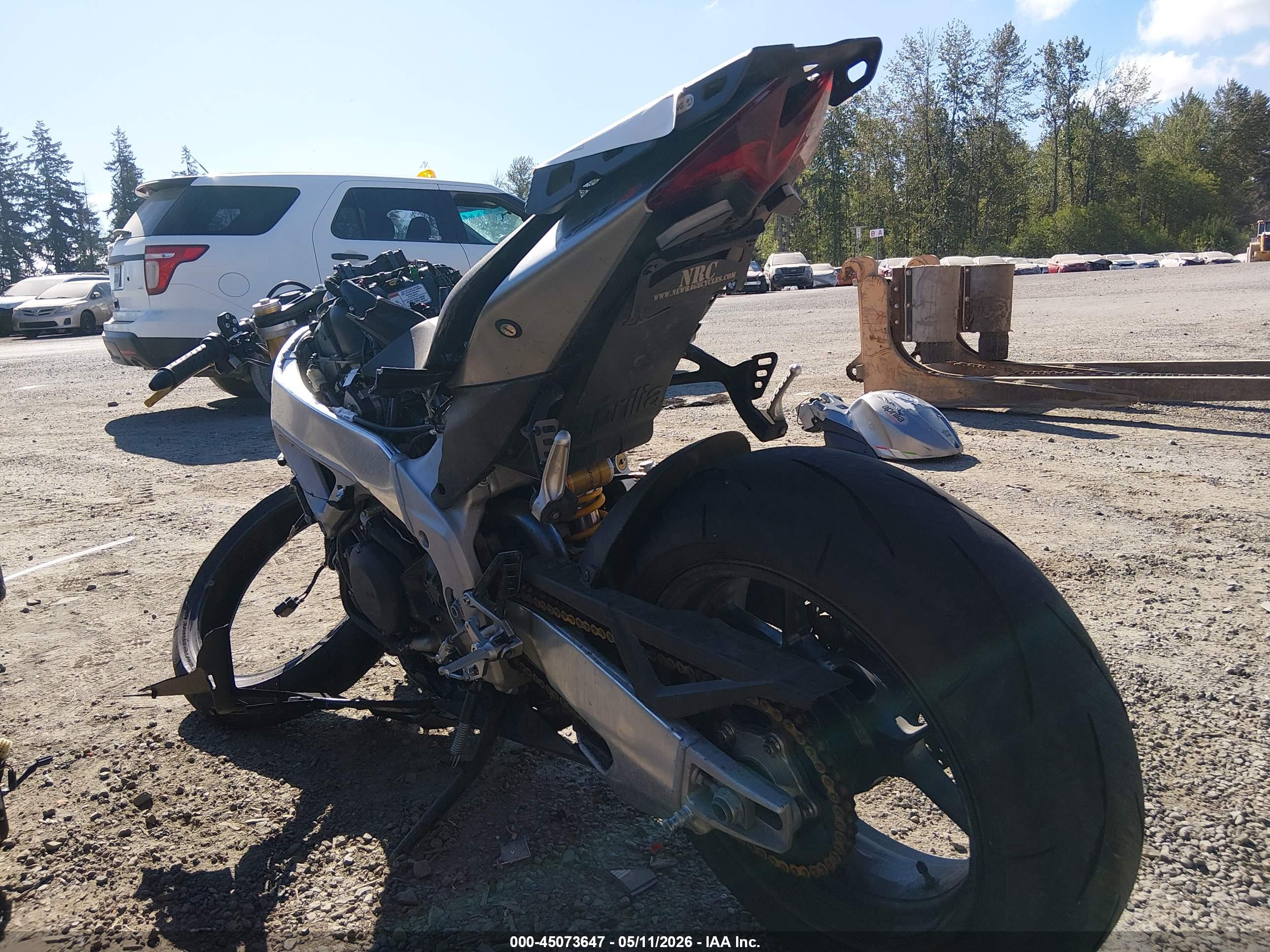 APRILIA RSV4 image 3