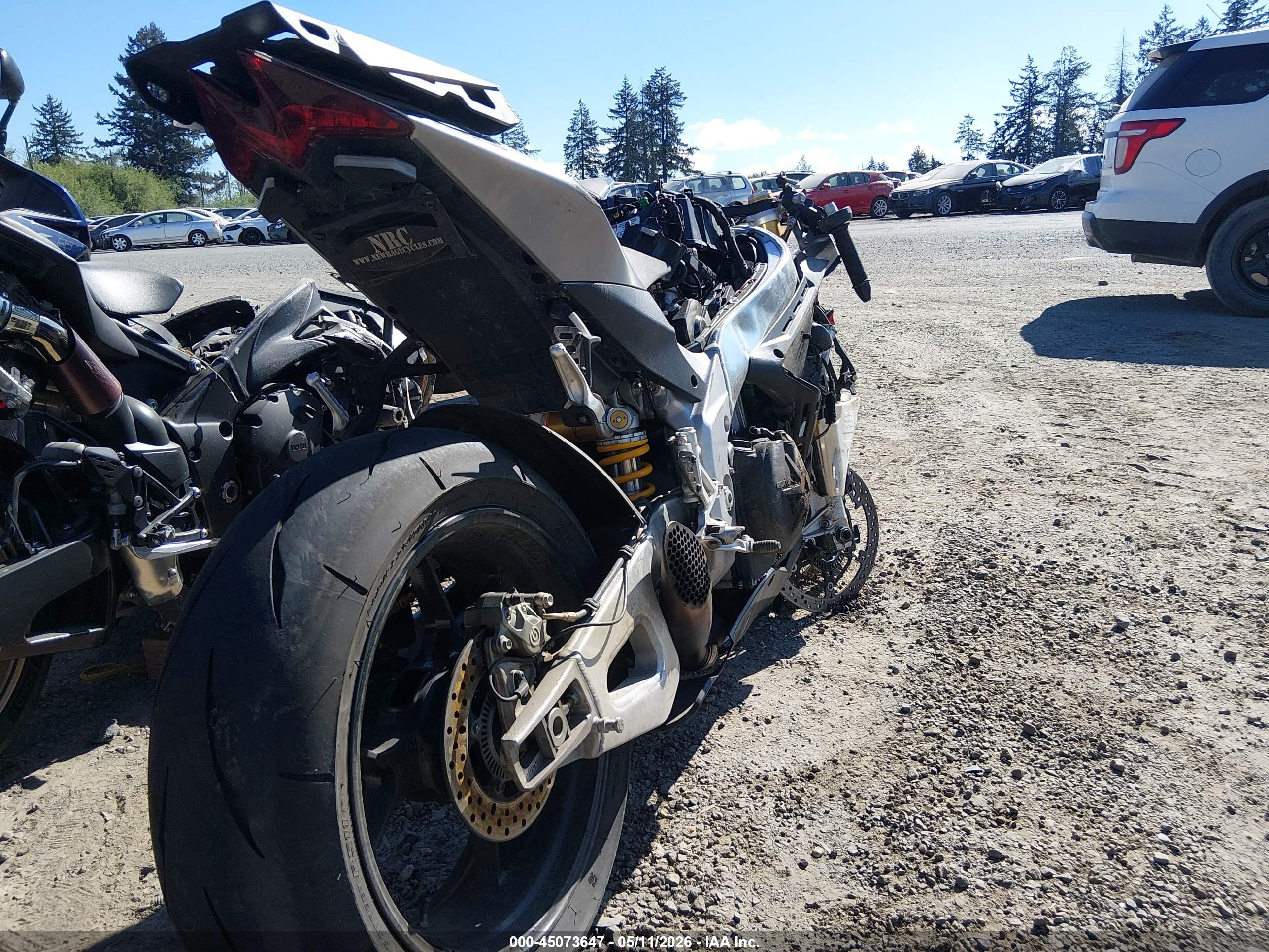 APRILIA RSV4 image 4