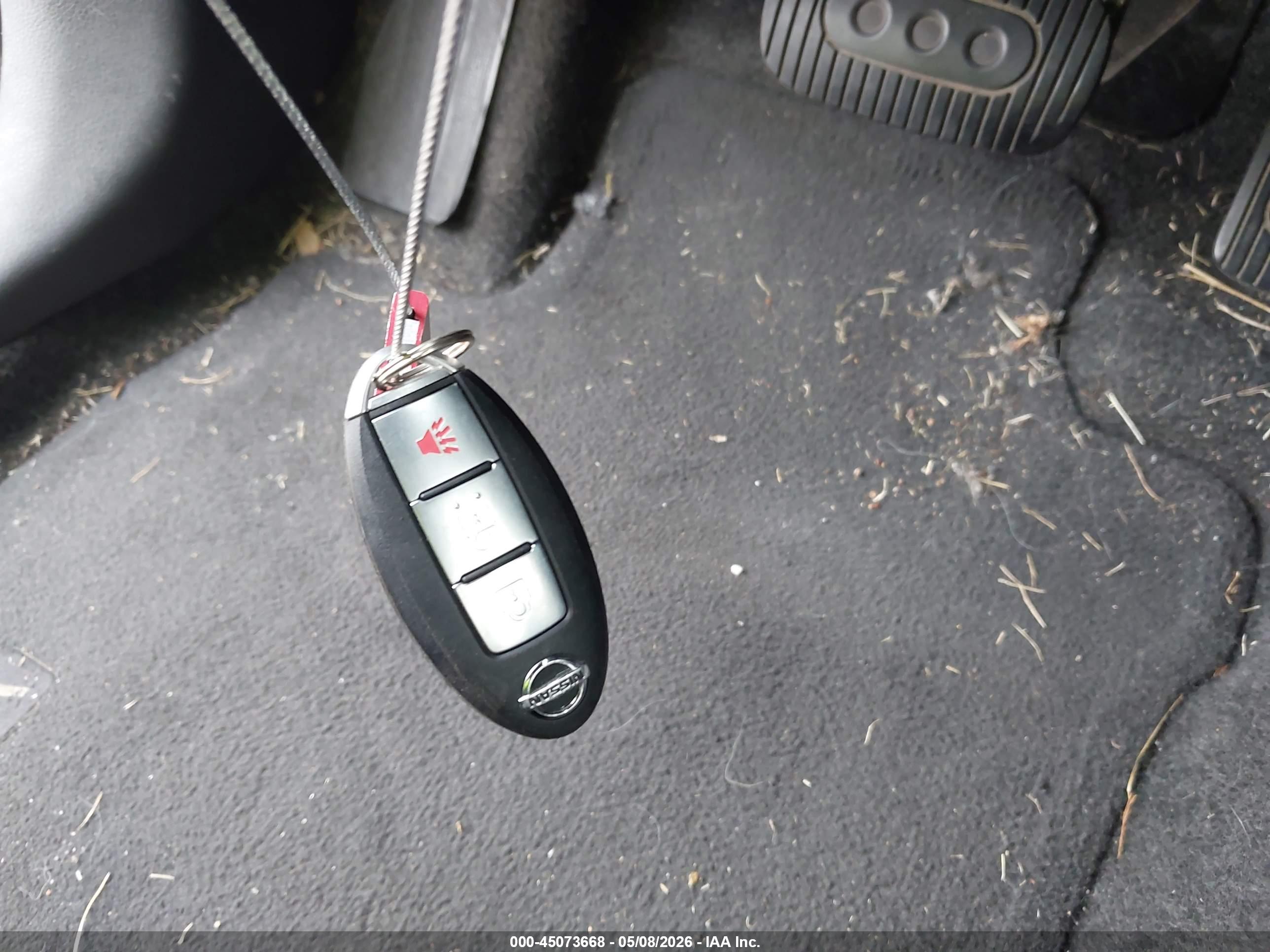 NISSAN VERSA image 11