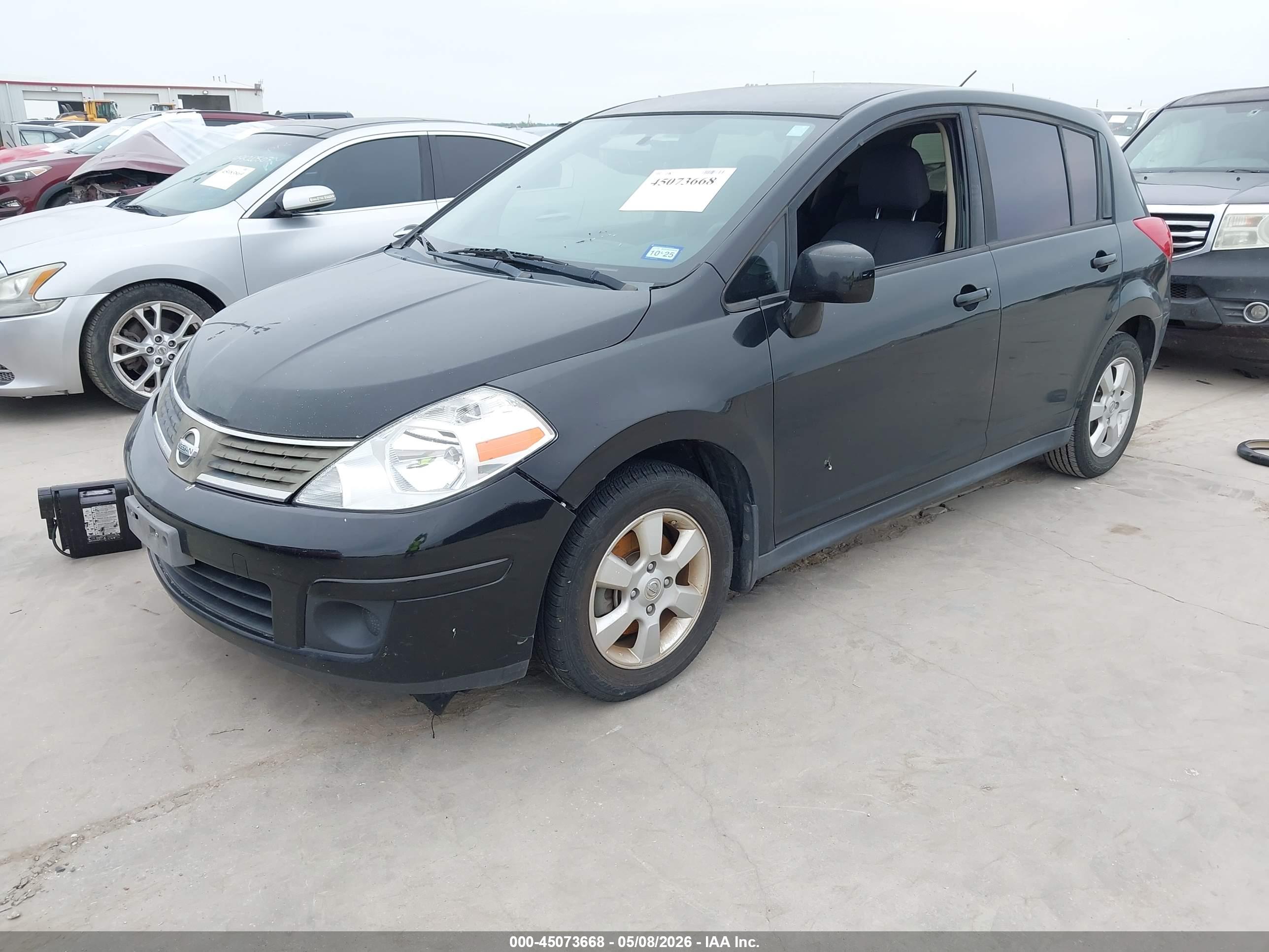 NISSAN VERSA image 2