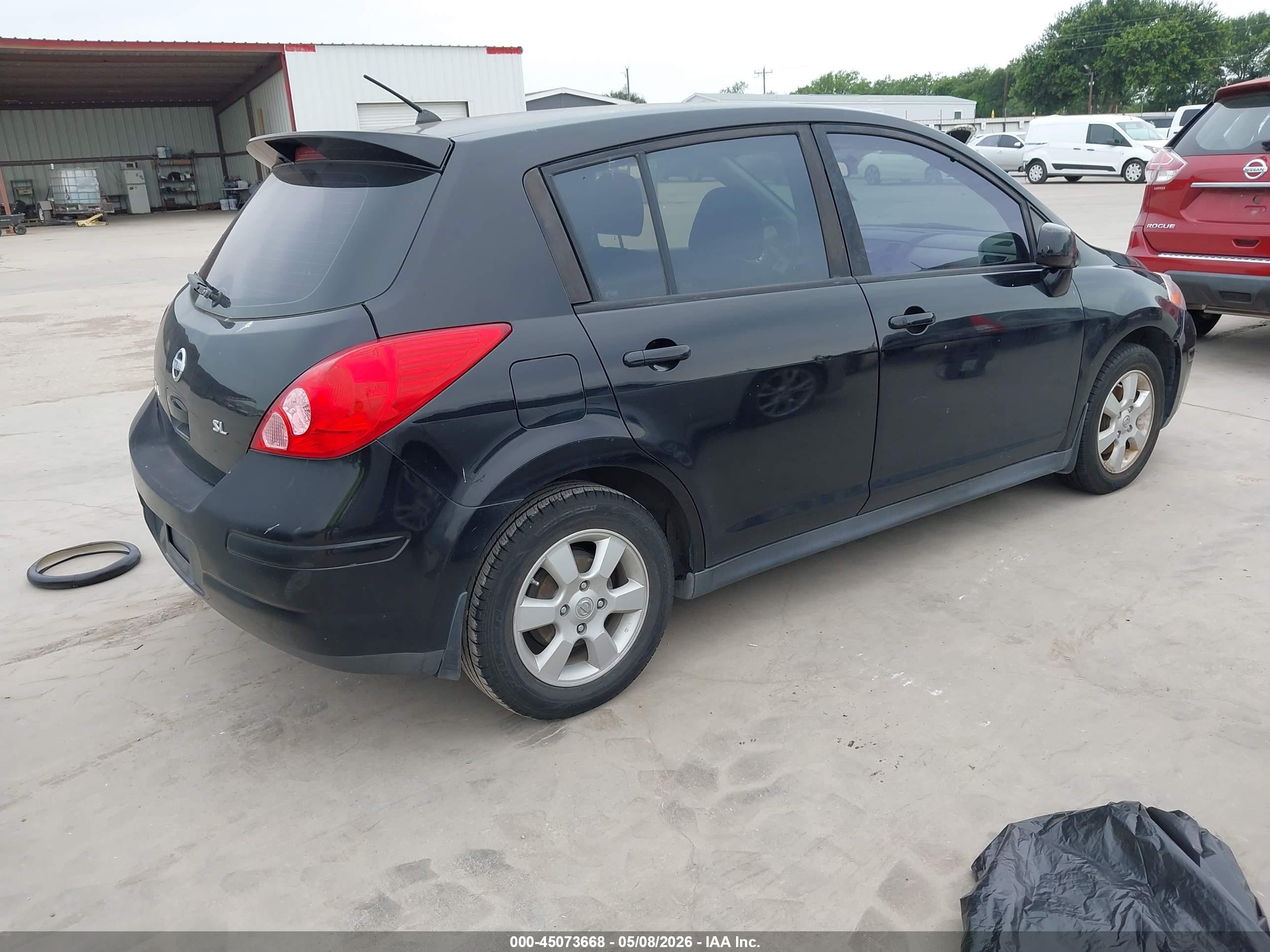 NISSAN VERSA image 4