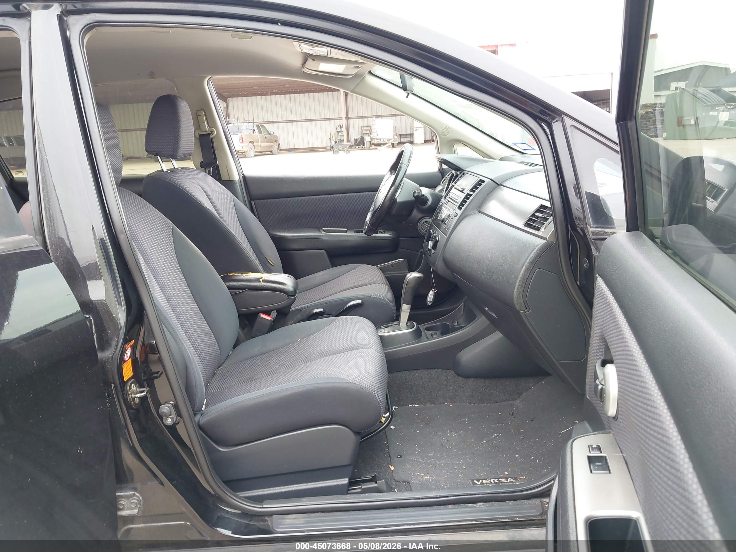 NISSAN VERSA image 5