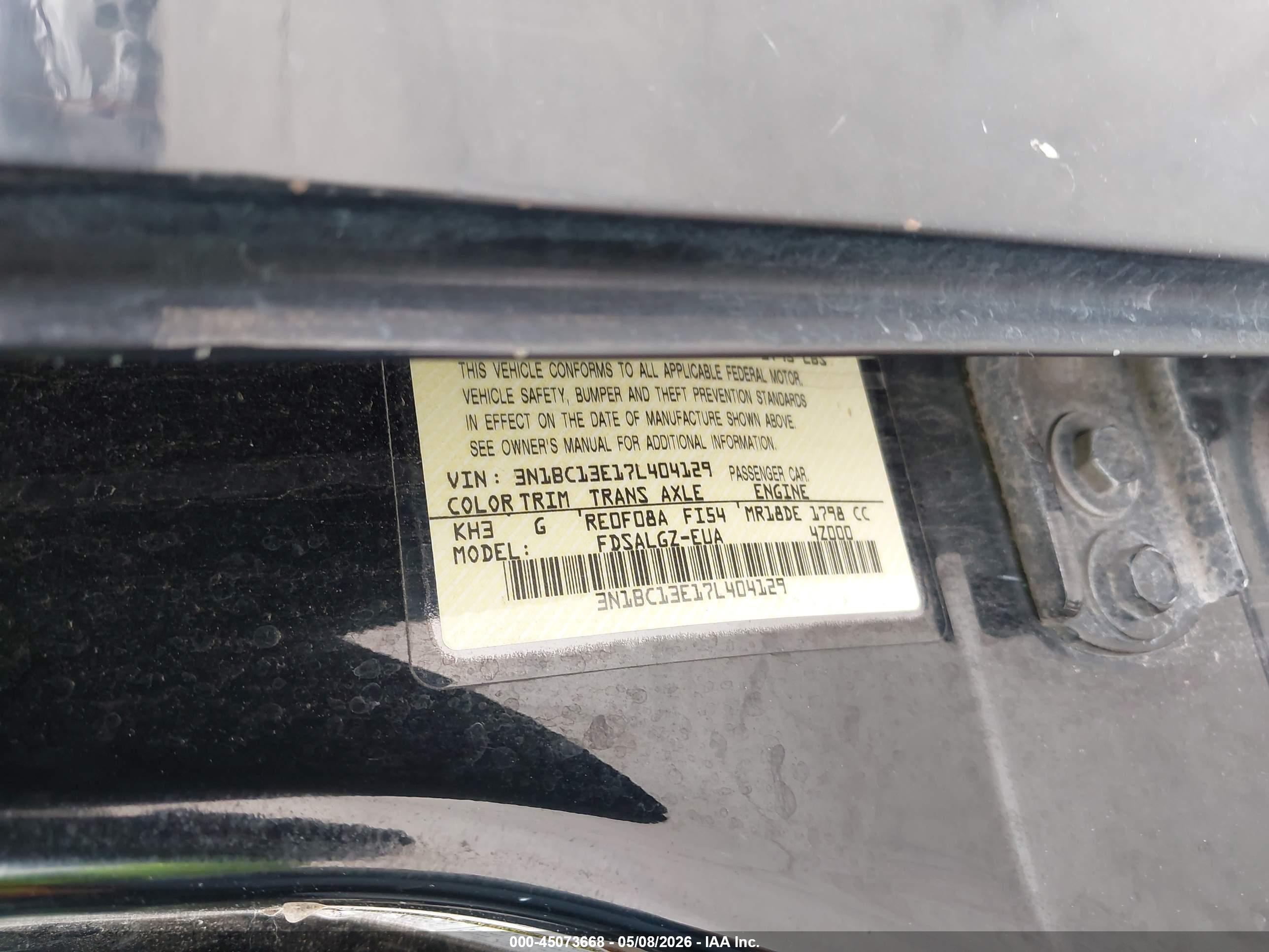 NISSAN VERSA image 9