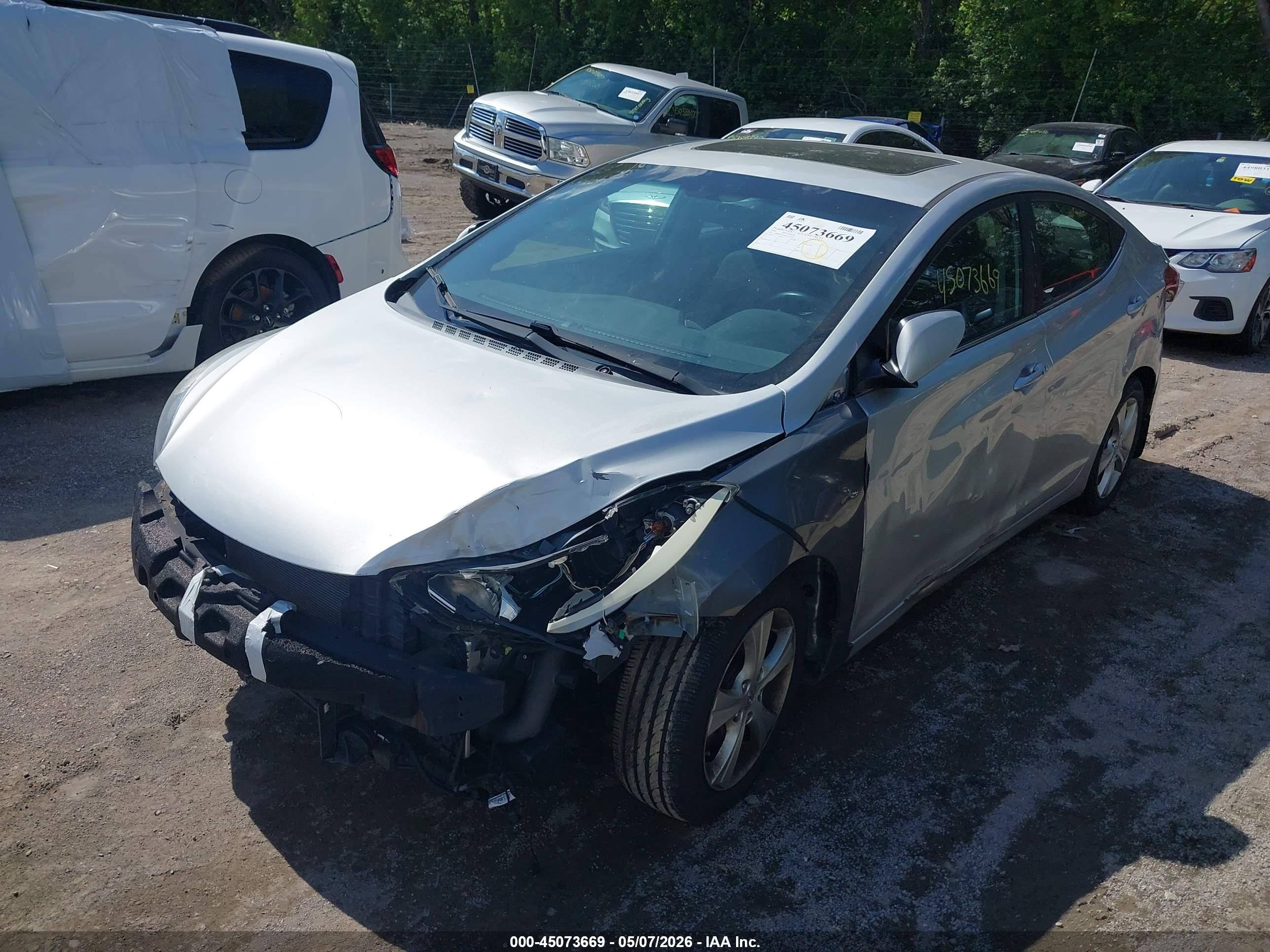 HYUNDAI ELANTRA image 2