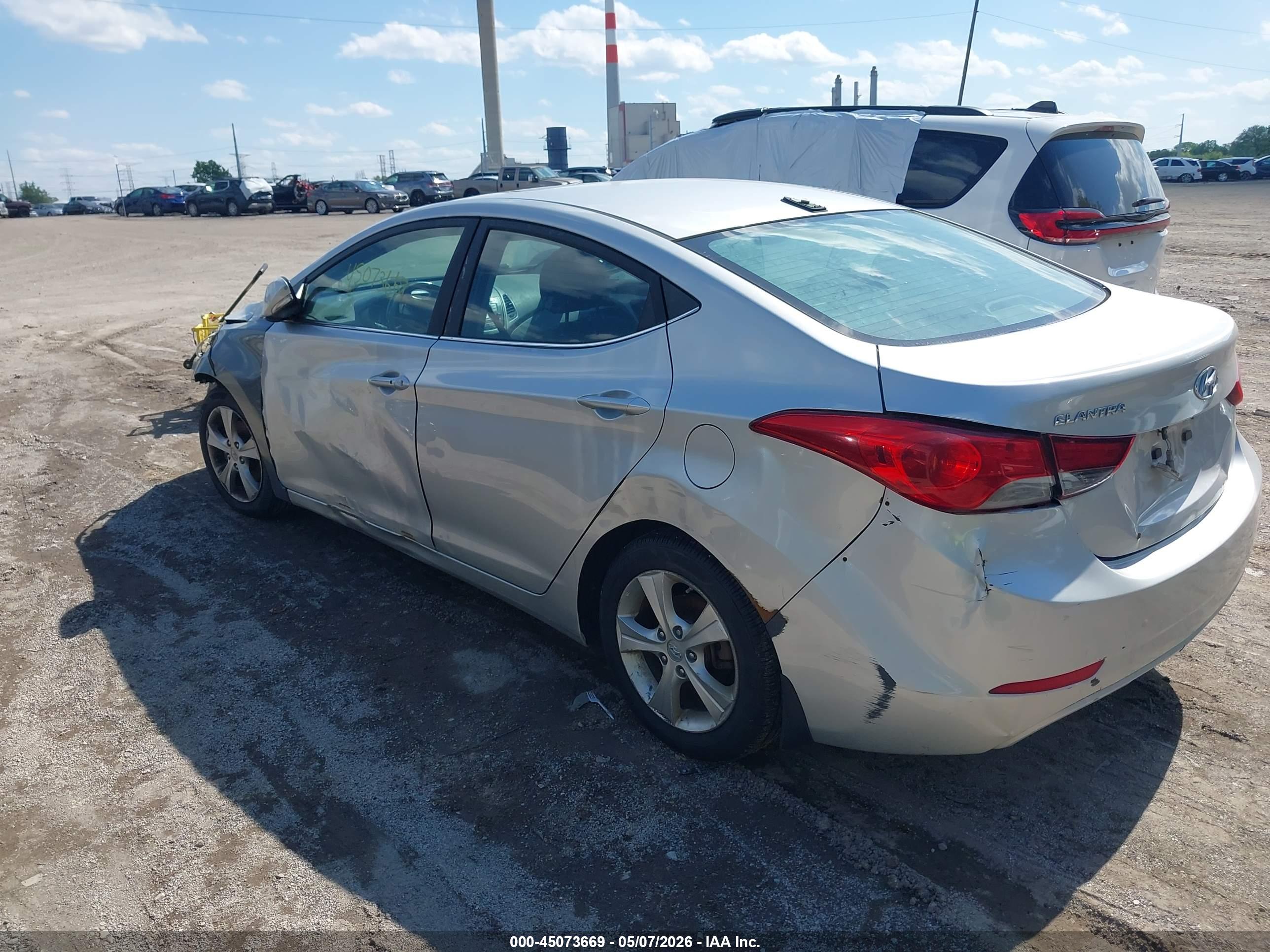 HYUNDAI ELANTRA image 3