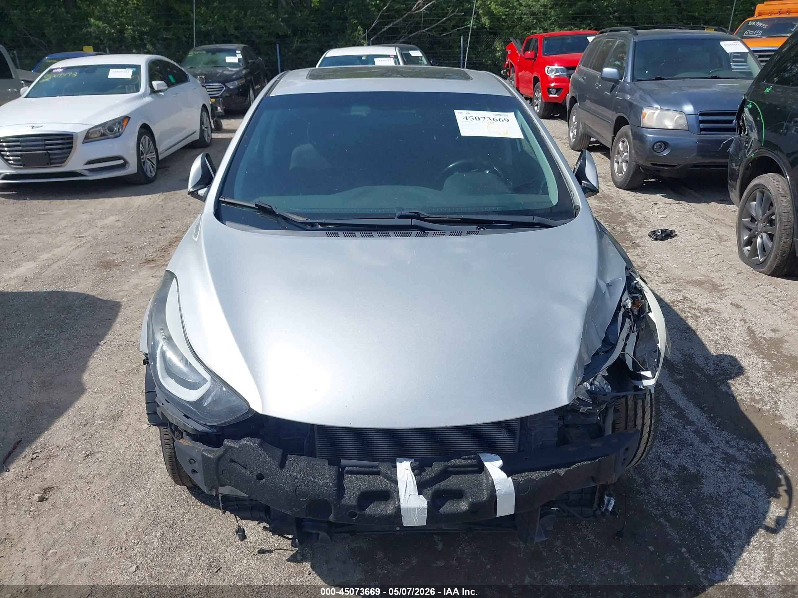 HYUNDAI ELANTRA image 6