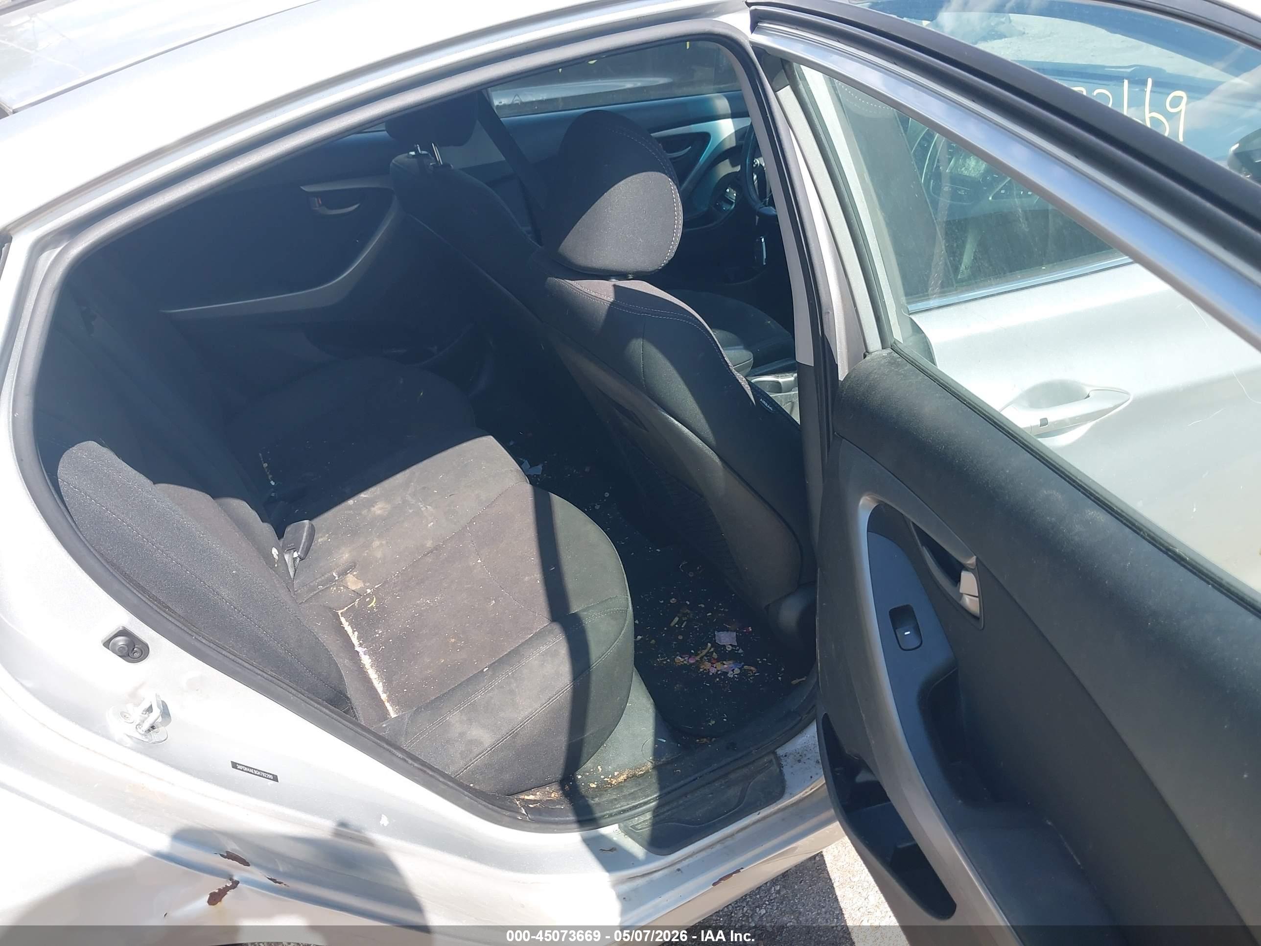 HYUNDAI ELANTRA image 8