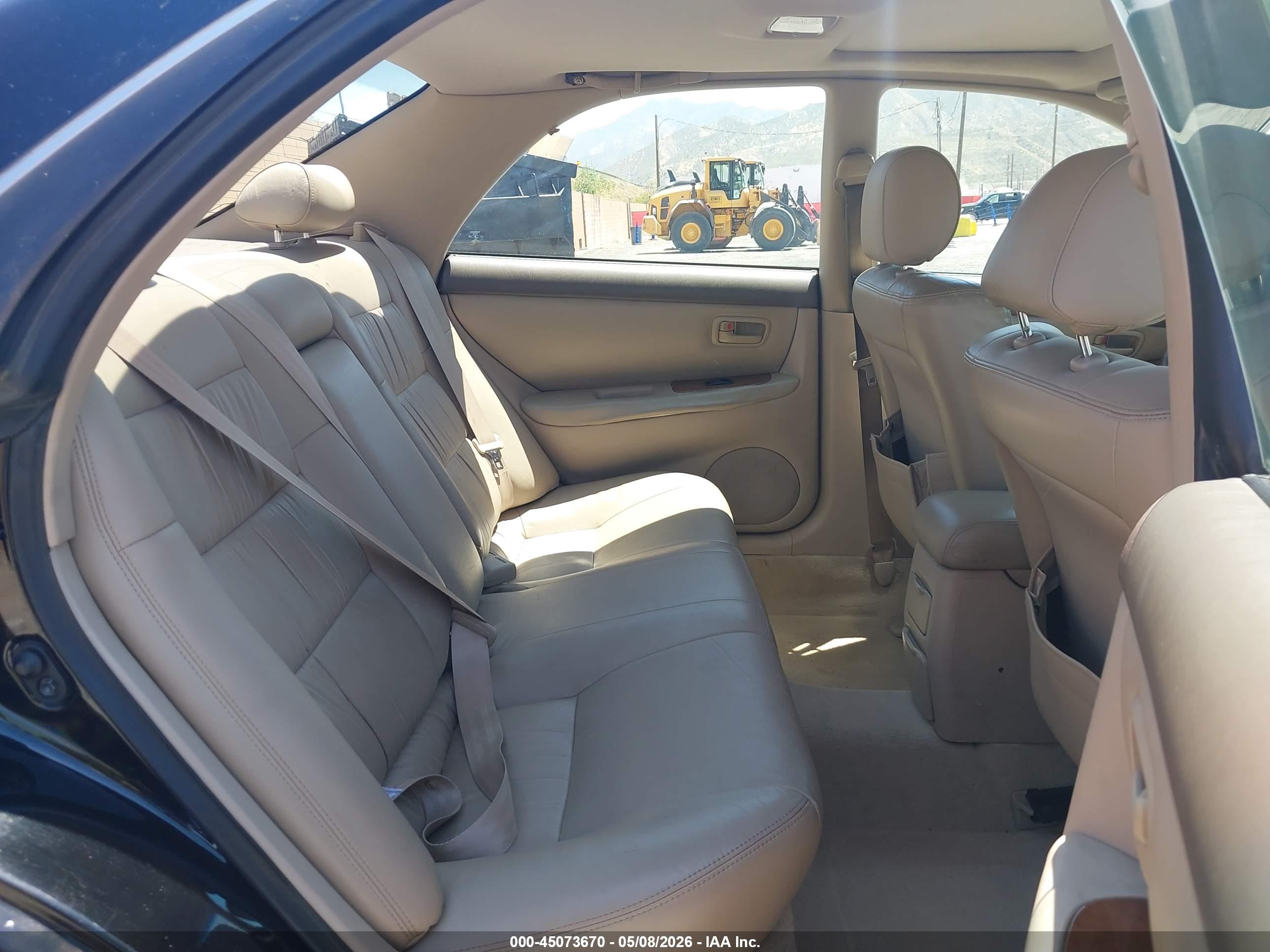 LEXUS ES image 8