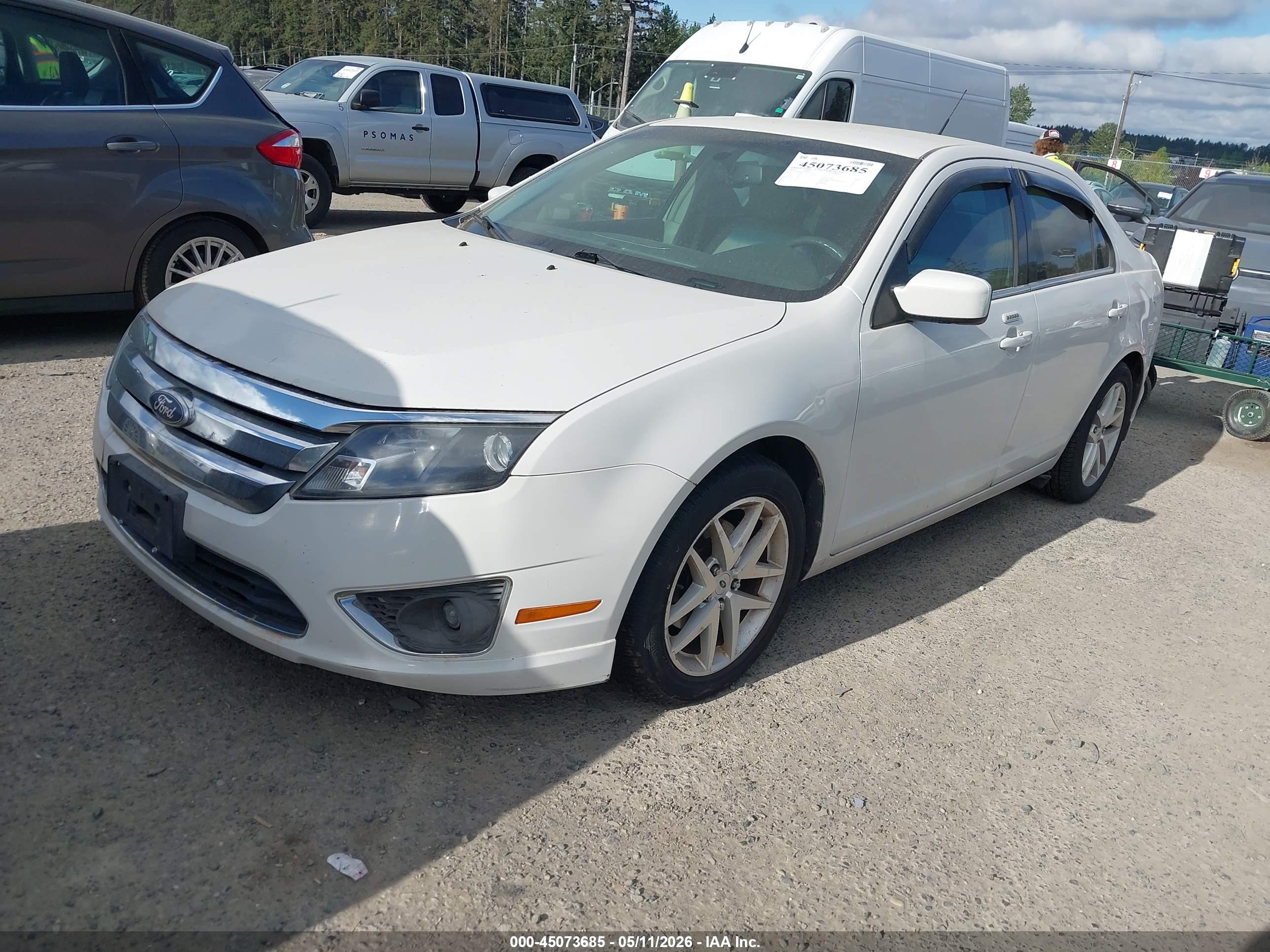 FORD FUSION image 2