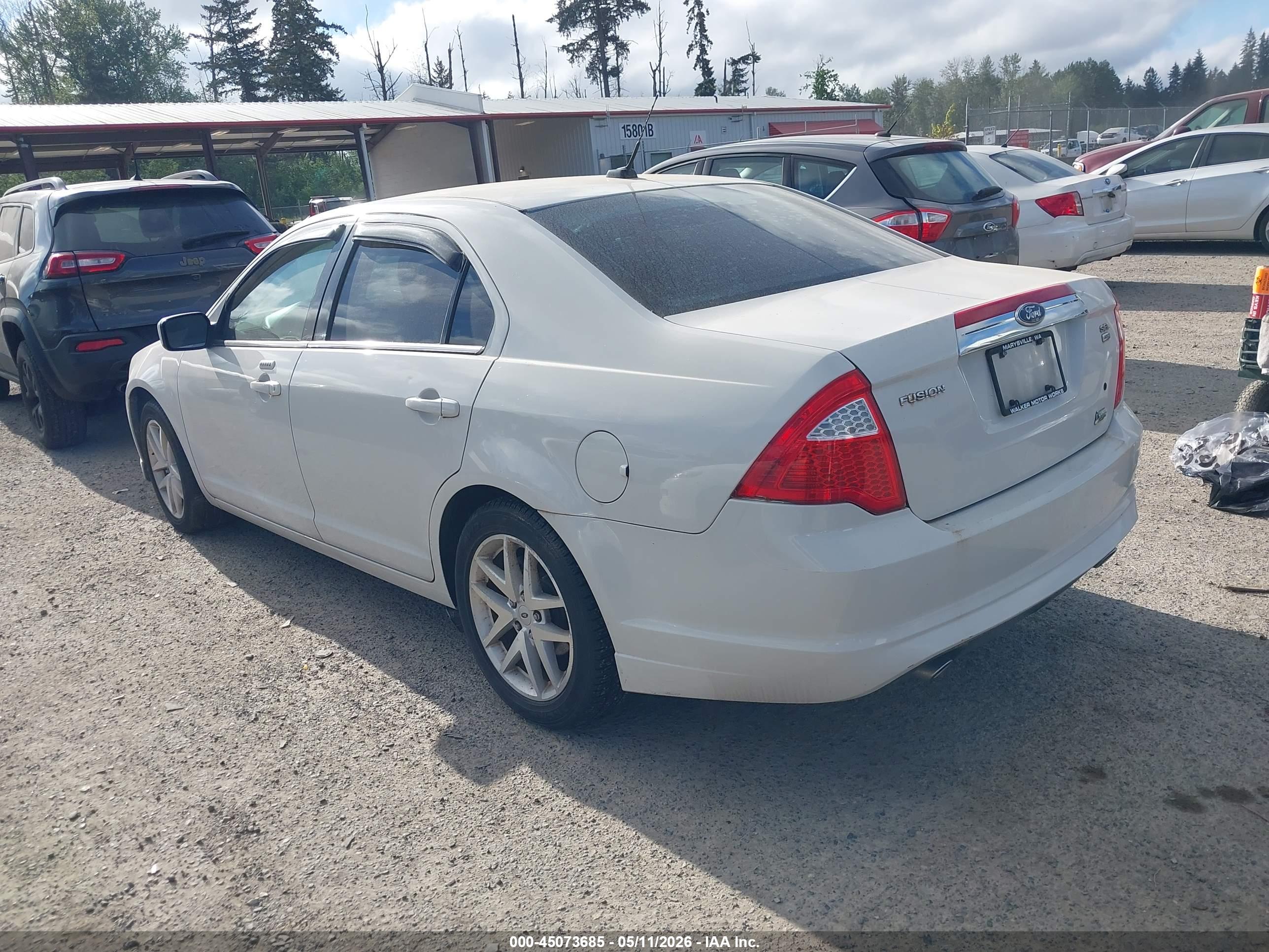 FORD FUSION image 3